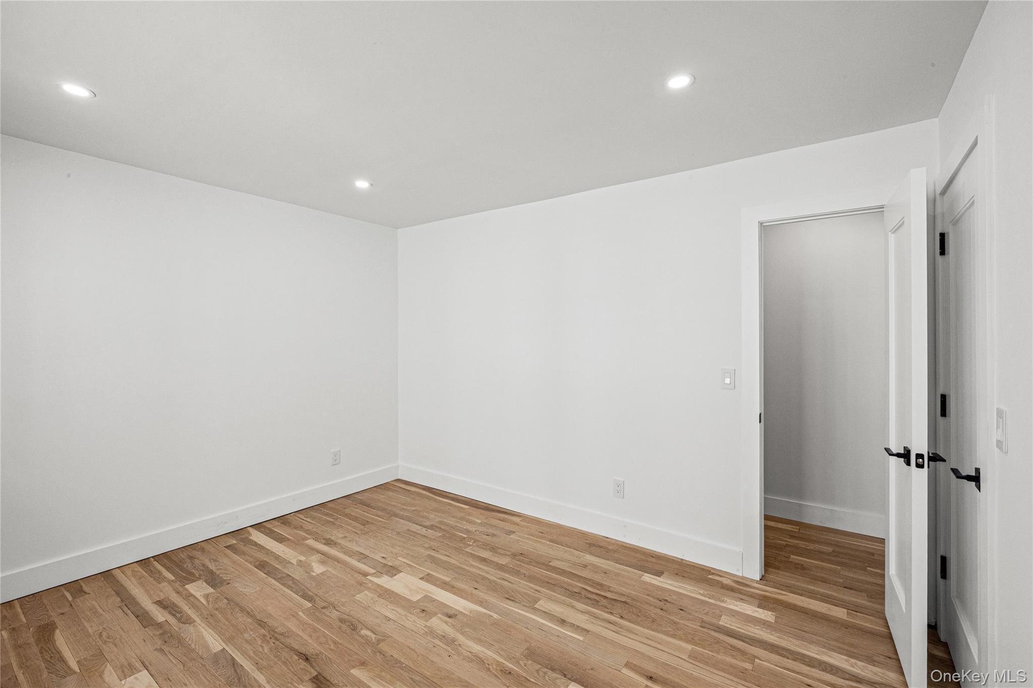 Single Family Alhambra Road Nassau County, NY 11758, MLS-1001978-18