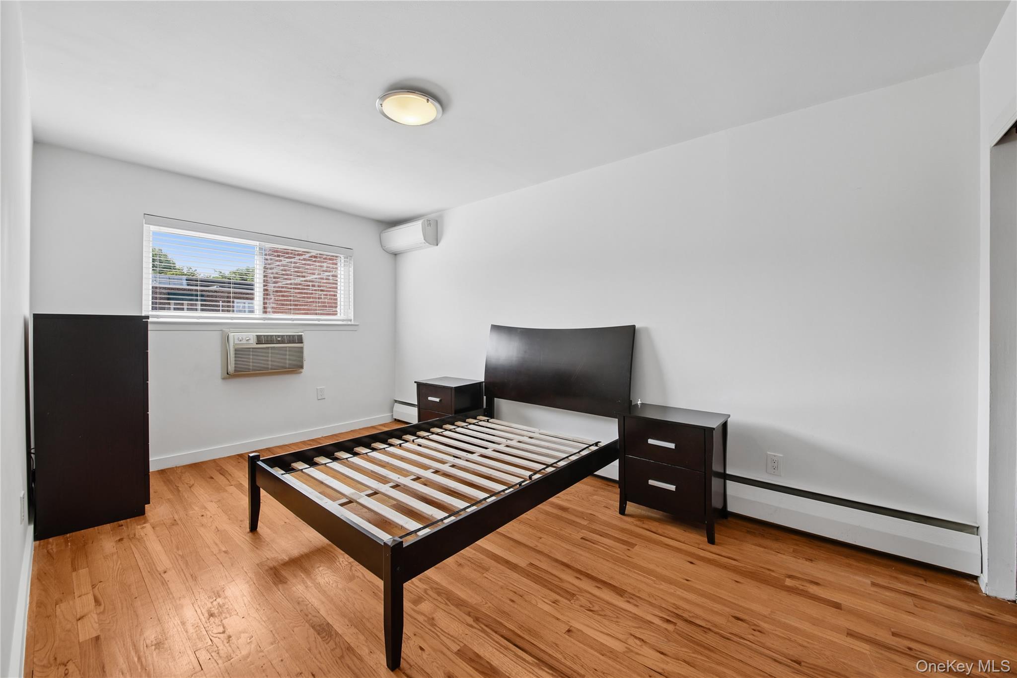 Single Family 65th Street  Queens, NY 11377, MLS-1001980-11