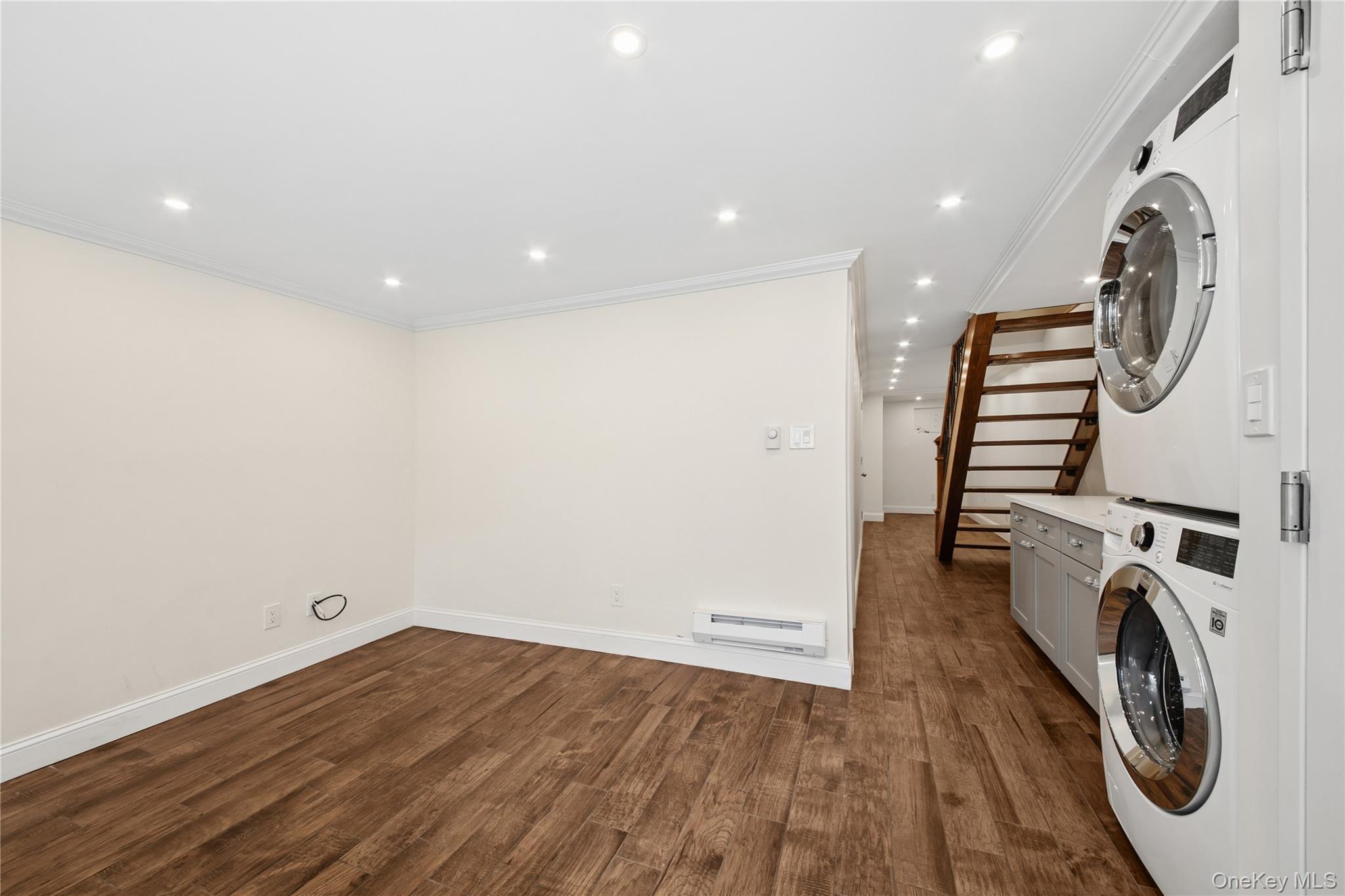 Single Family 65th Street  Queens, NY 11377, MLS-1001980-15