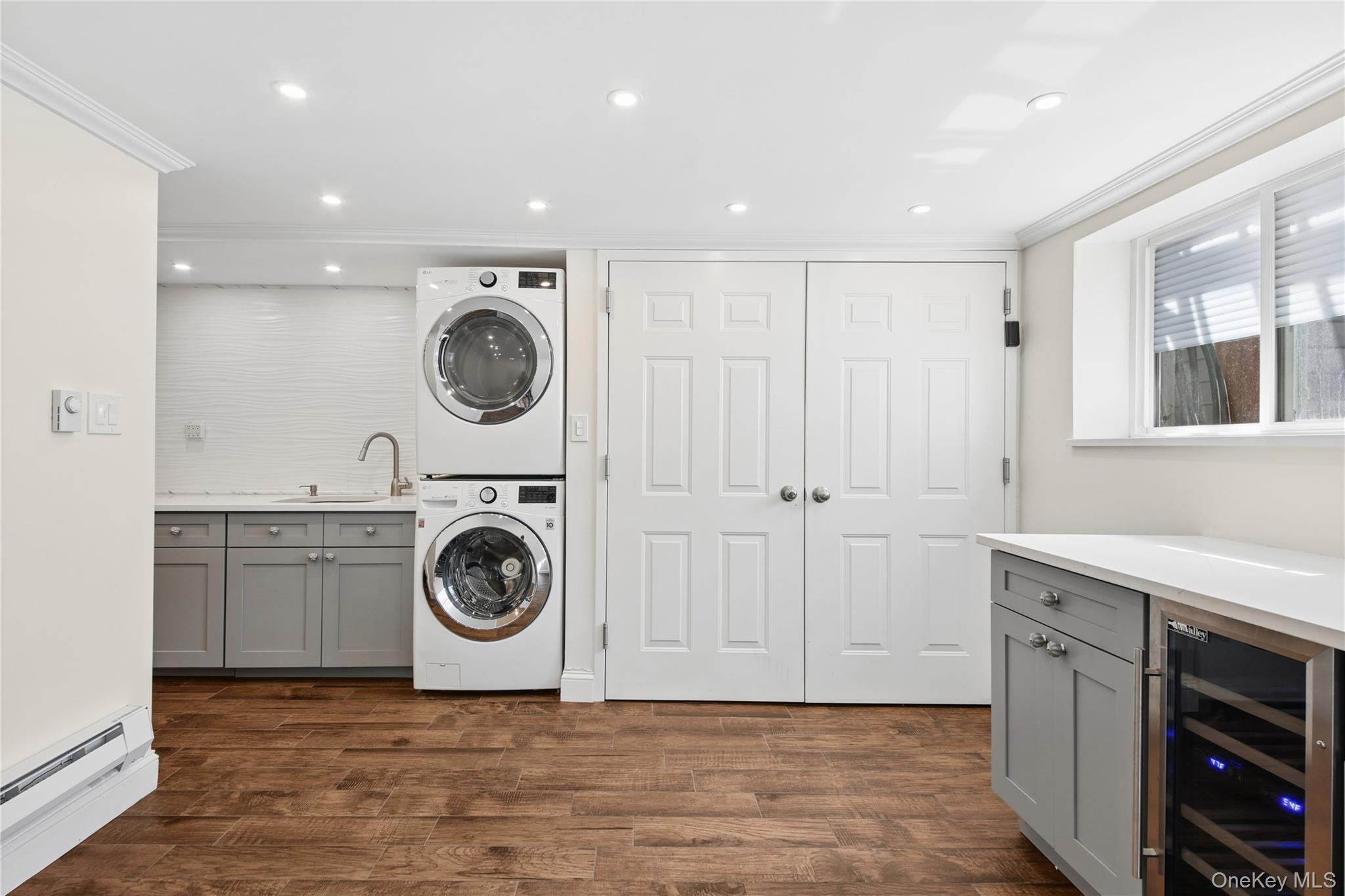 Single Family 65th Street  Queens, NY 11377, MLS-1001980-17