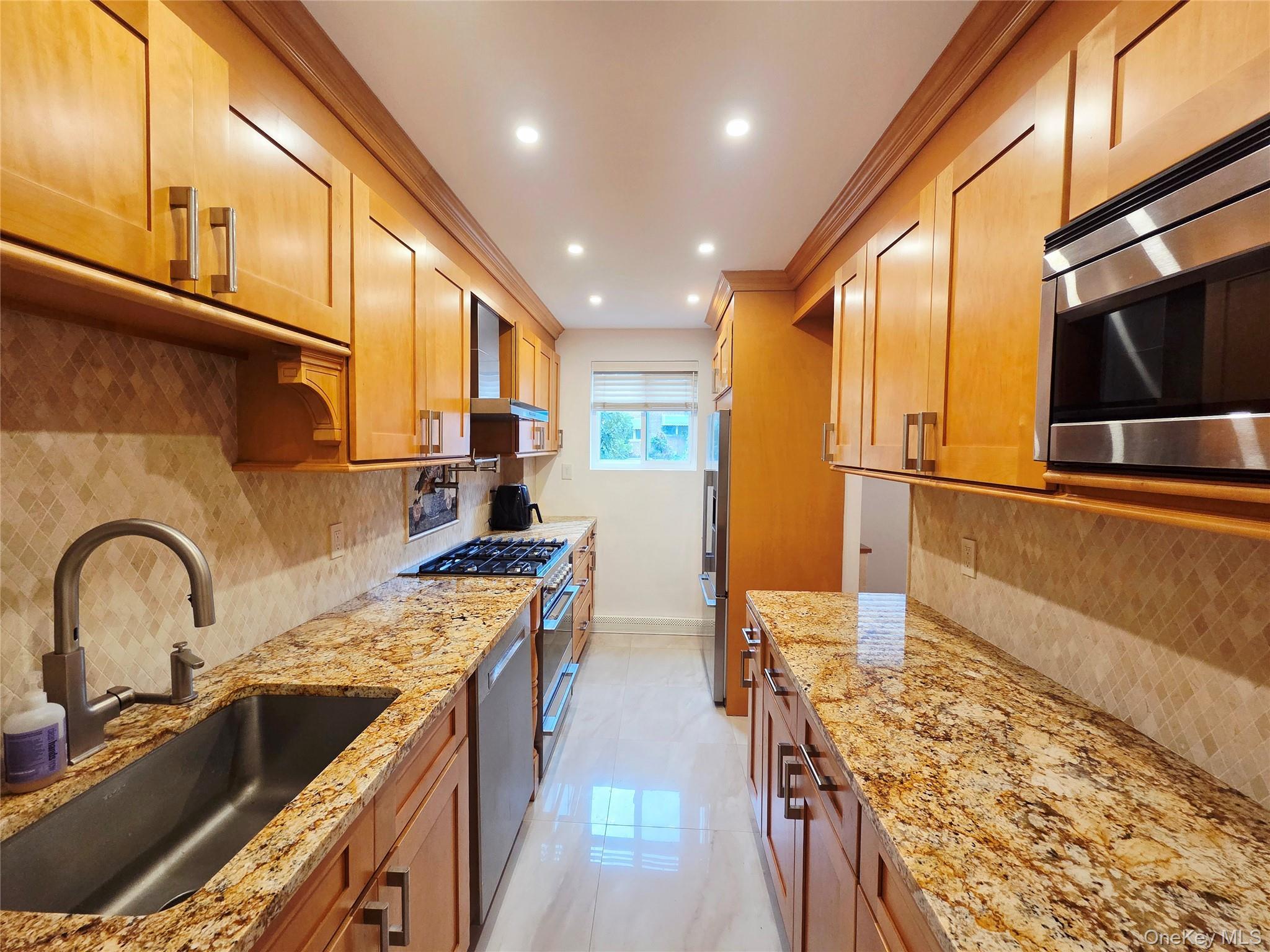 Single Family 65th Street  Queens, NY 11377, MLS-1001980-5