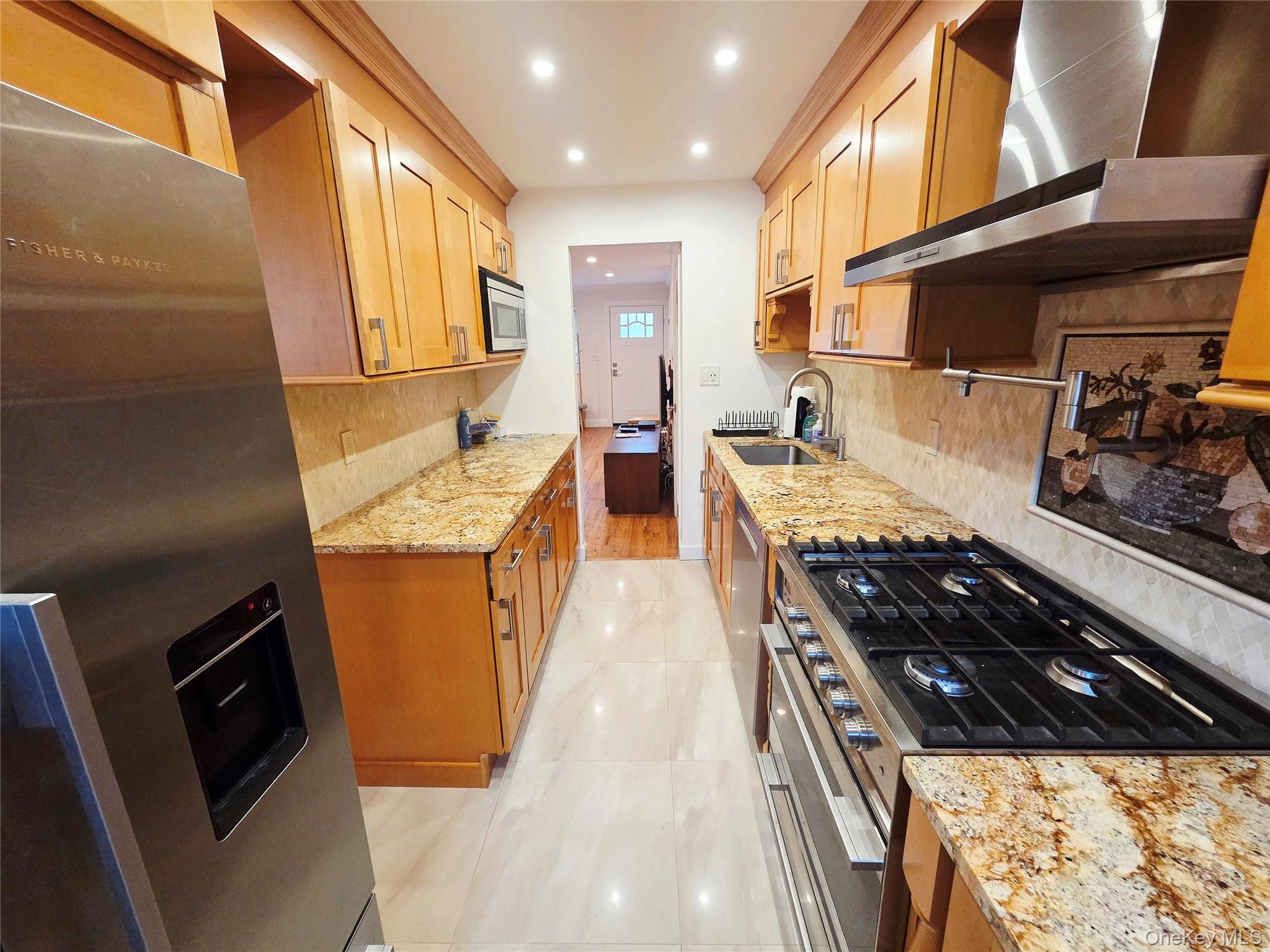 Single Family 65th Street  Queens, NY 11377, MLS-1001980-8