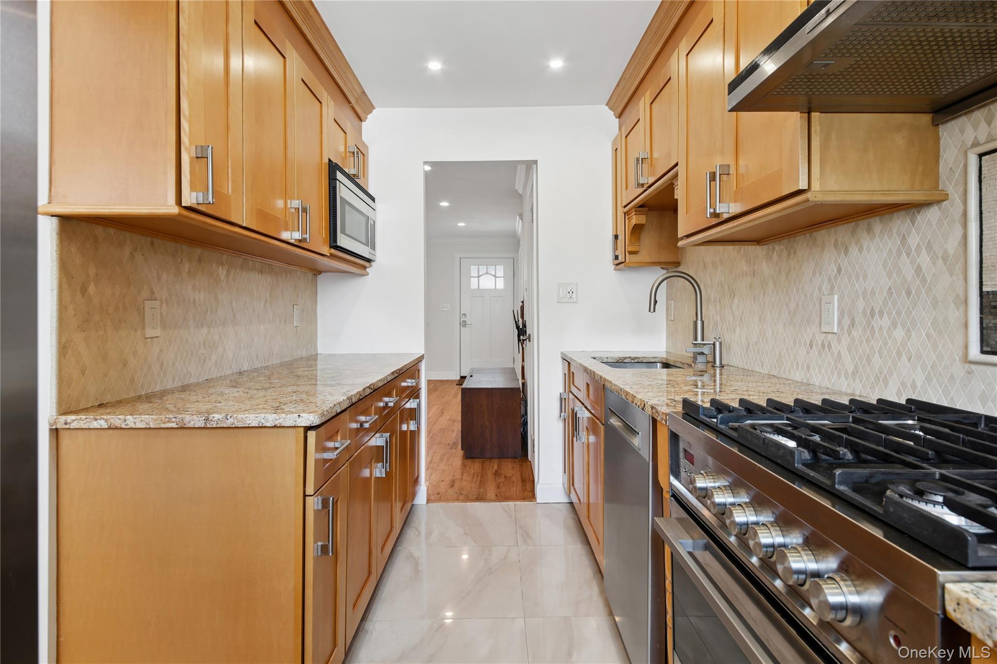 Single Family 65th Street  Queens, NY 11377, MLS-1001980-9