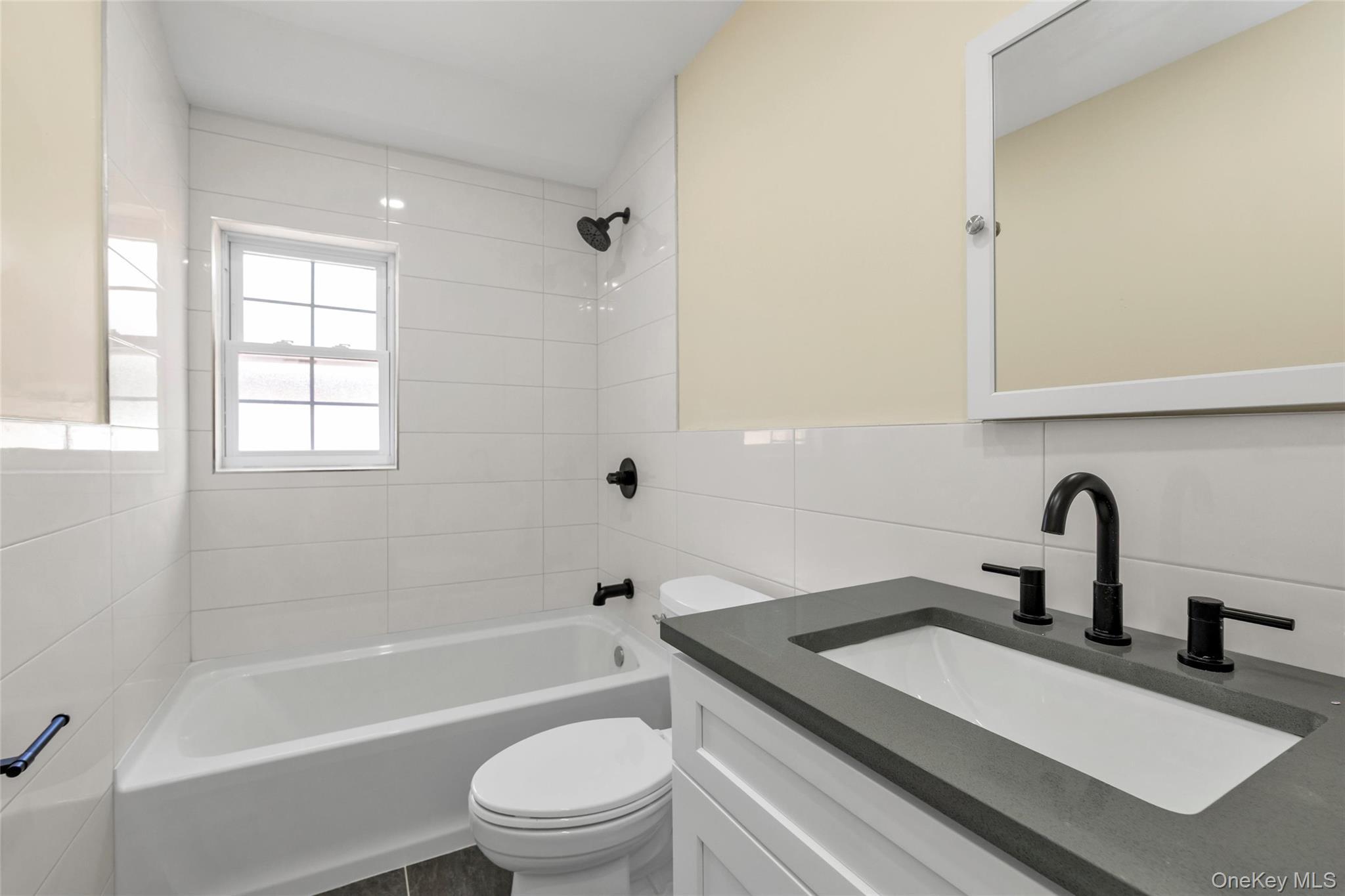 Single Family 139th Avenue Queens, NY 11422, MLS-1001993-10