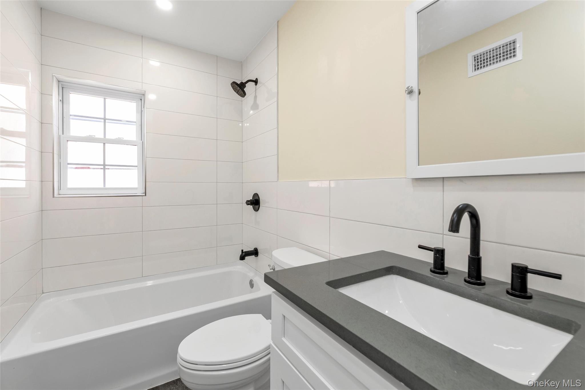 Single Family 139th Avenue Queens, NY 11422, MLS-1001993-16