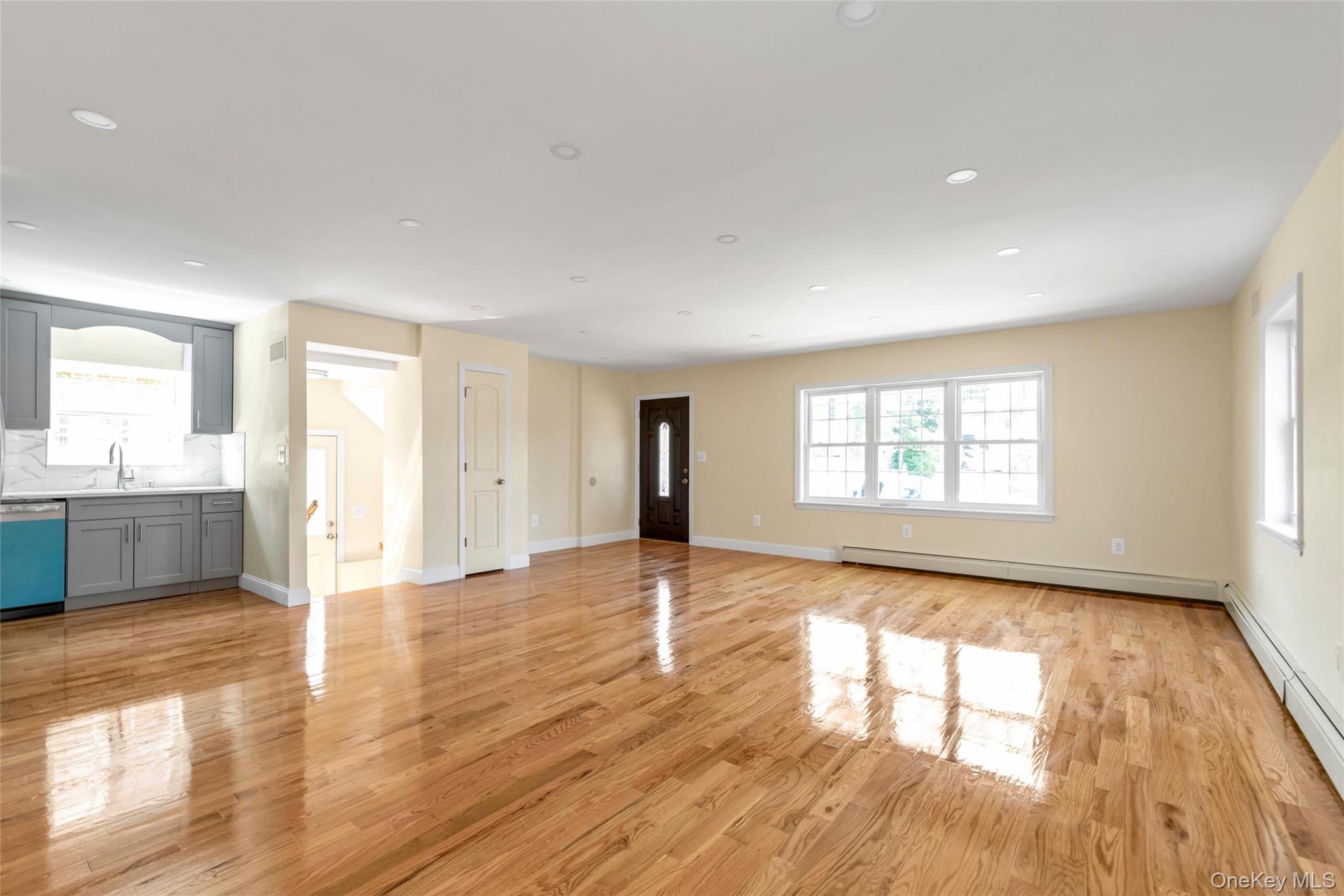 Single Family 139th Avenue Queens, NY 11422, MLS-1001993-18
