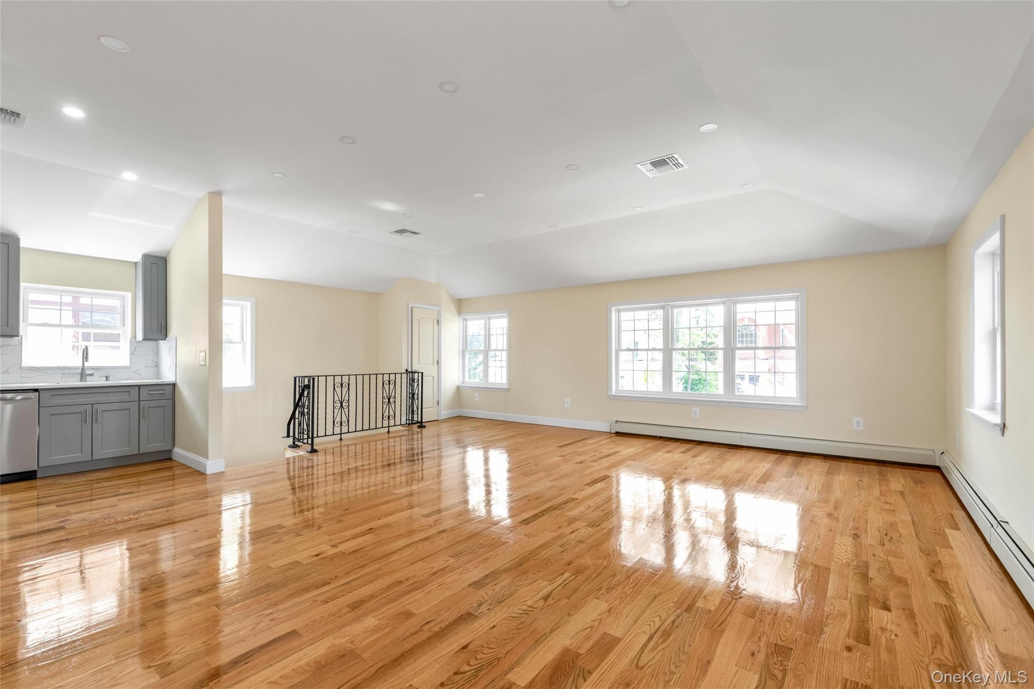 Single Family 139th Avenue Queens, NY 11422, MLS-1001993-19