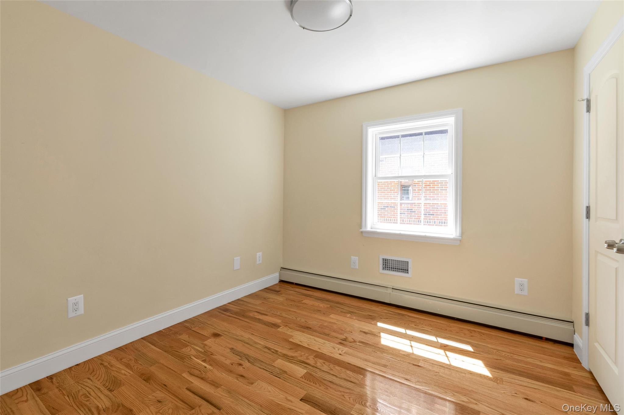 Single Family 139th Avenue Queens, NY 11422, MLS-1001993-20