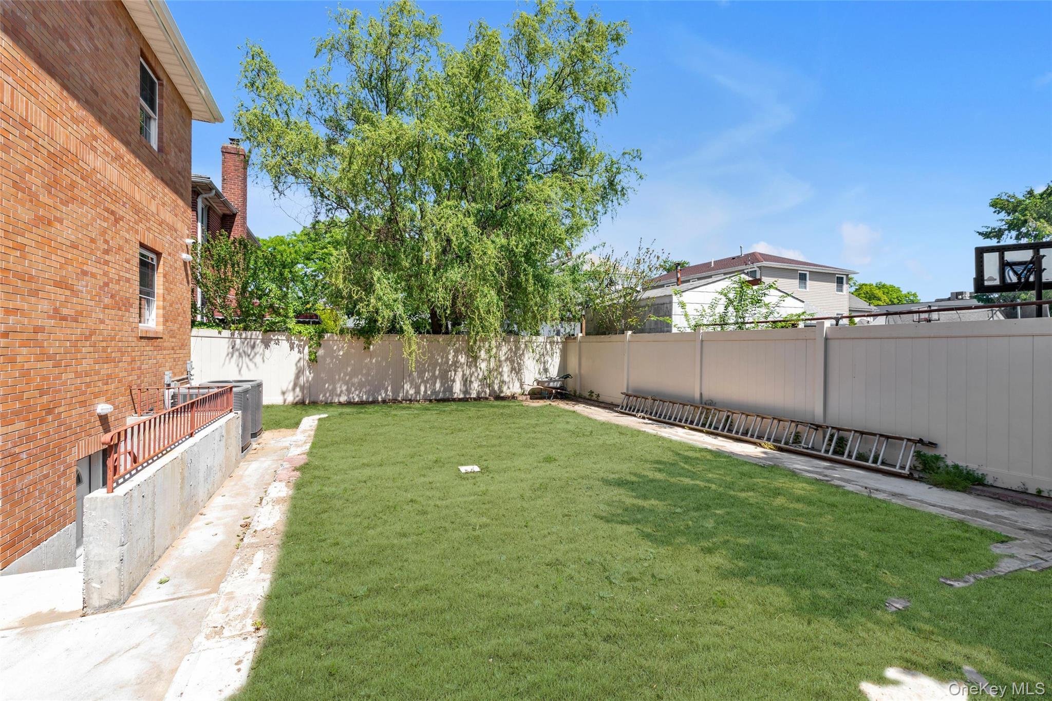 Single Family 139th Avenue Queens, NY 11422, MLS-1001993-21