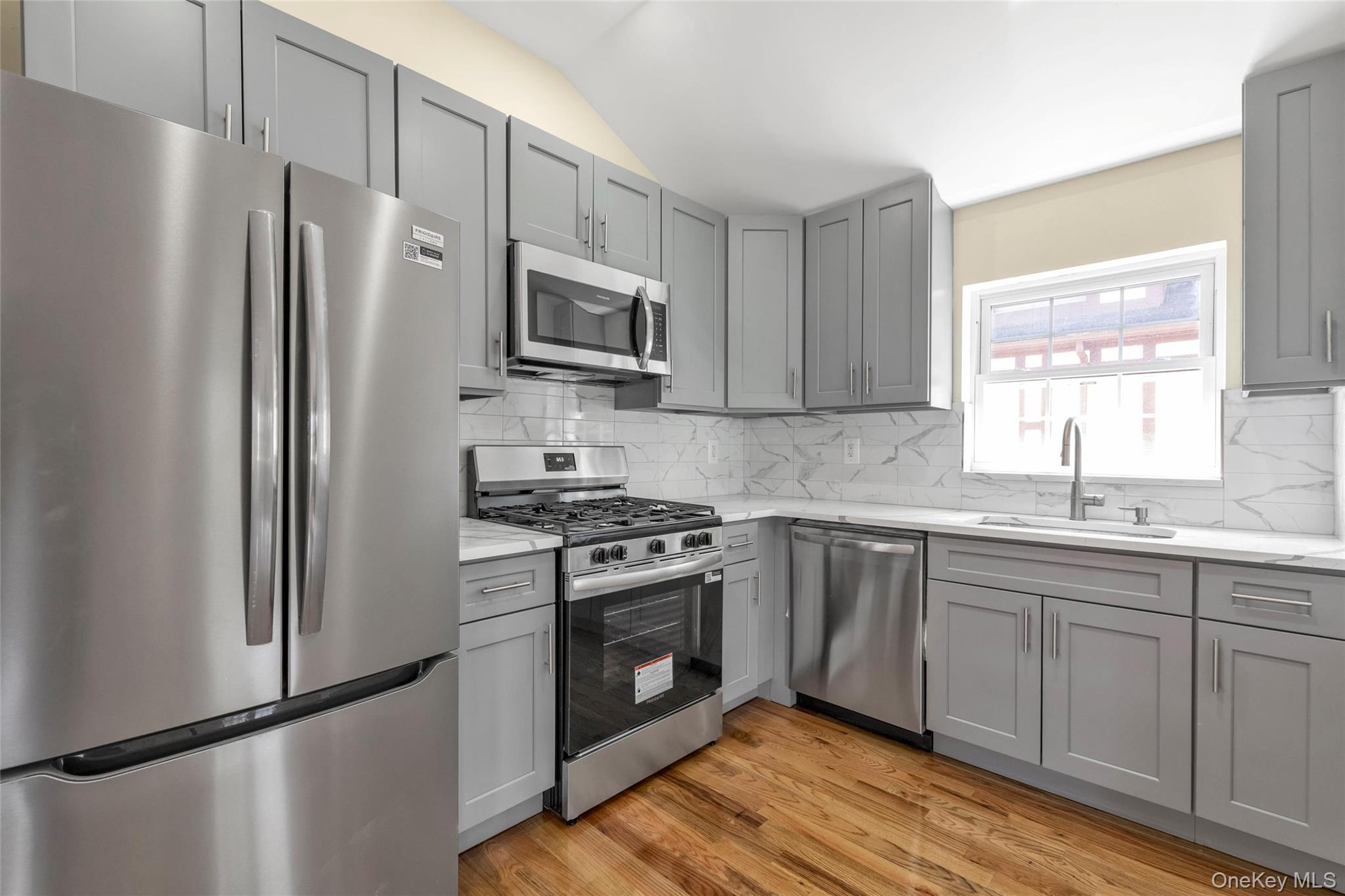 Single Family 139th Avenue Queens, NY 11422, MLS-1001993-4