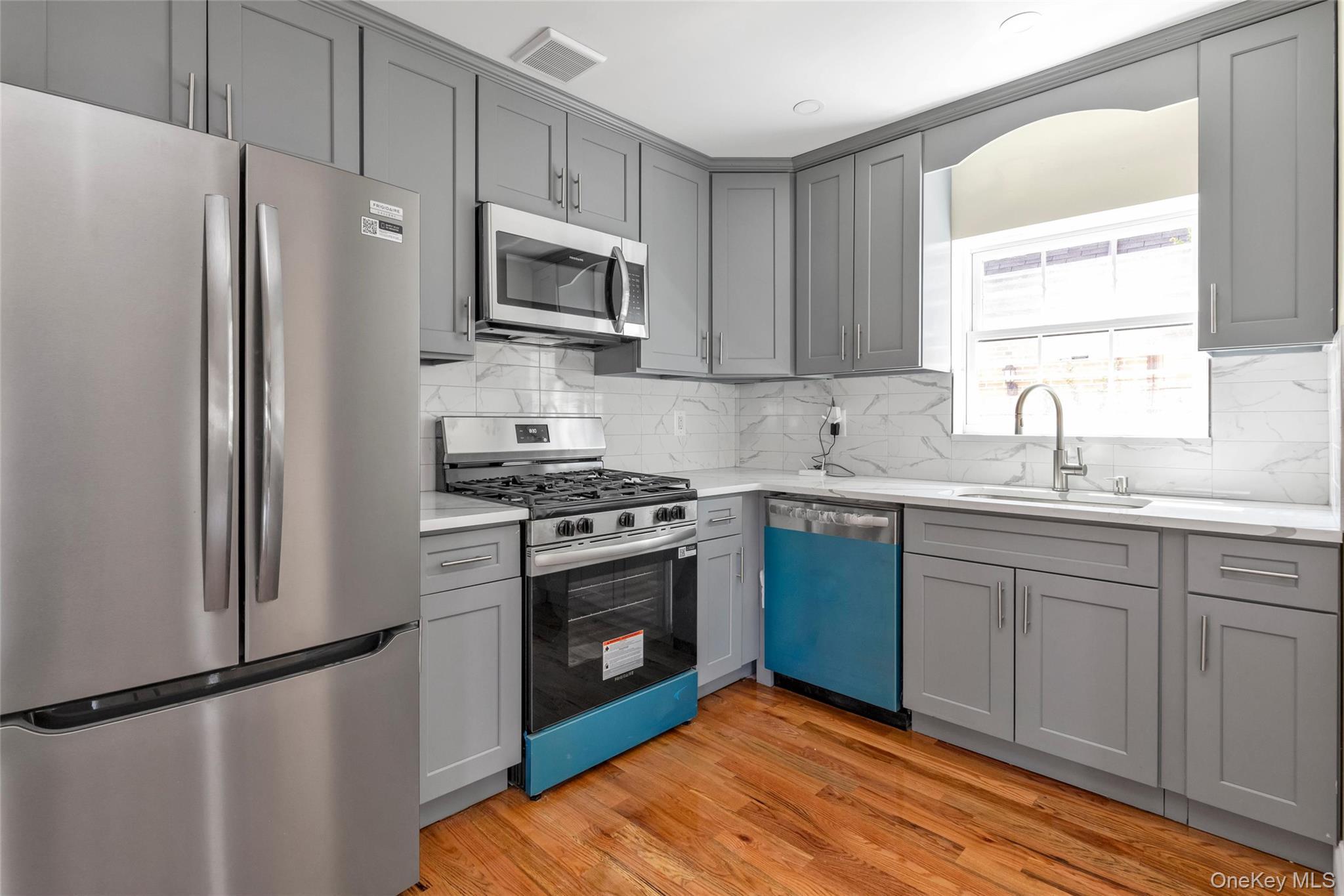 Single Family 139th Avenue Queens, NY 11422, MLS-1001993-8