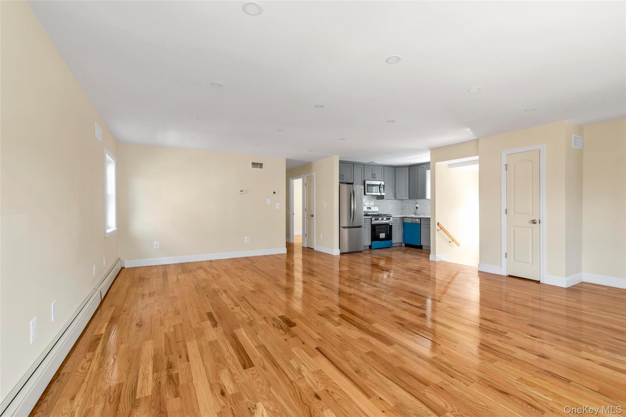 Single Family 139th Avenue Queens, NY 11422, MLS-1001993-9