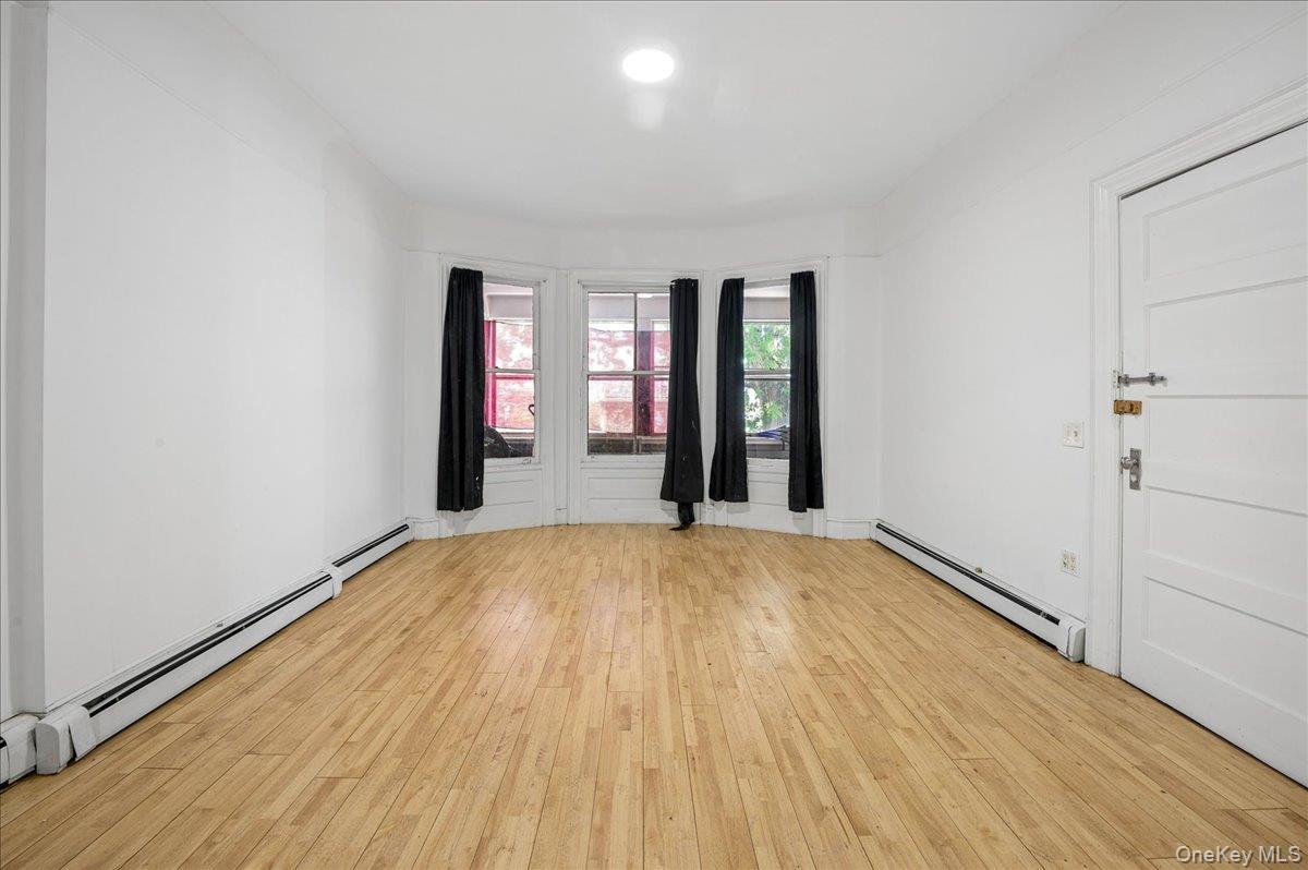 Single Family Carpenter Bronx, NY 10466, MLS-1001995-11