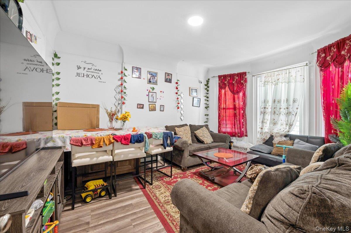 Single Family Carpenter Bronx, NY 10466, MLS-1001995-14