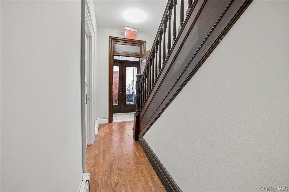 Single Family Carpenter Bronx, NY 10466, MLS-1001995-4