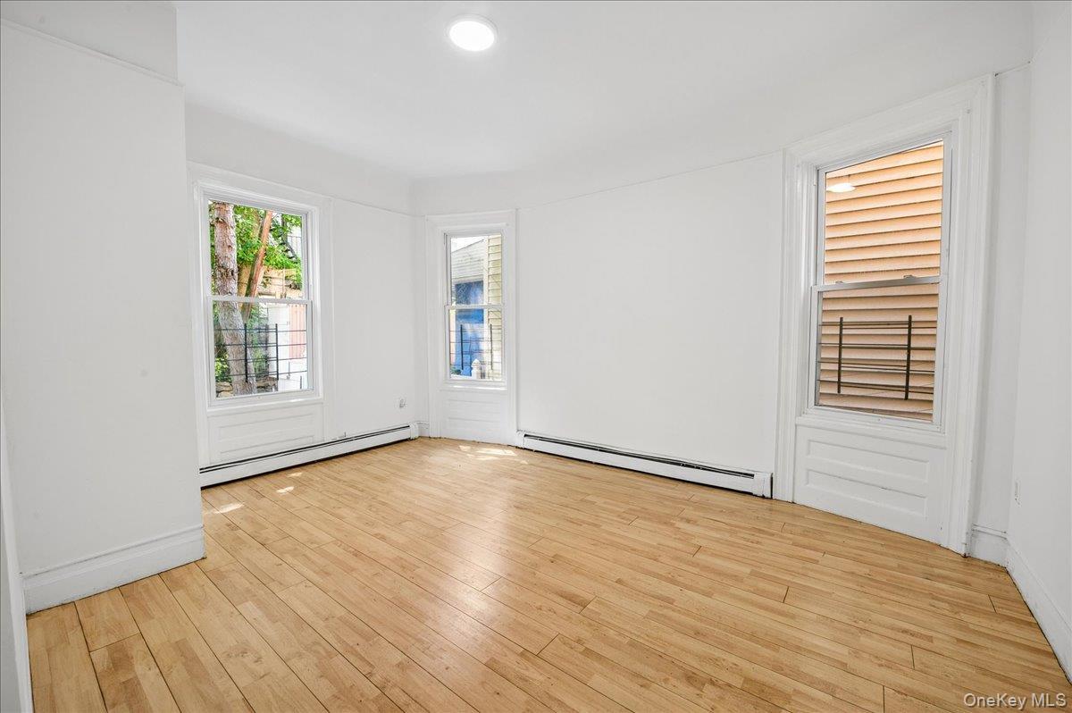 Single Family Carpenter Bronx, NY 10466, MLS-1001995-6