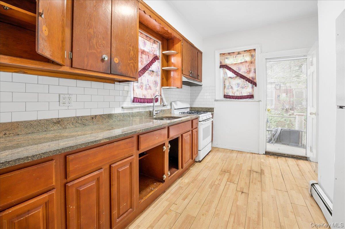 Single Family Carpenter Bronx, NY 10466, MLS-1001995-7