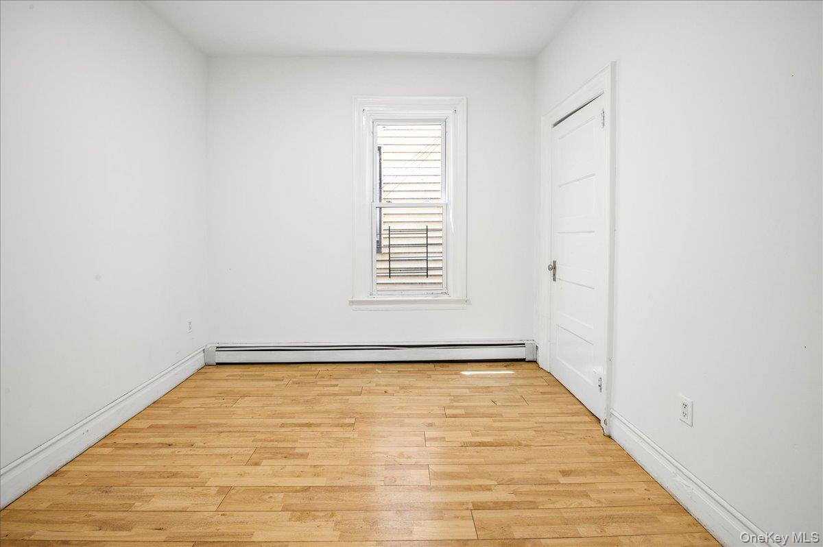 Single Family Carpenter Bronx, NY 10466, MLS-1001995-8