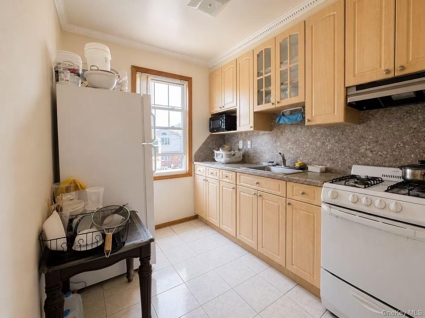Single Family 198th Street Queens, NY 11358, MLS-1002013-6