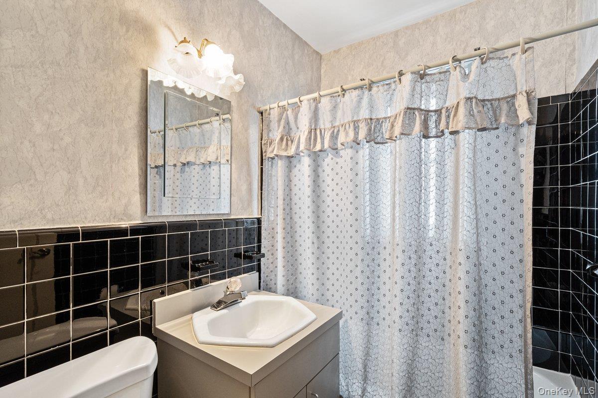 Single Family 8th Avenue Queens, NY 11357, MLS-1002027-14