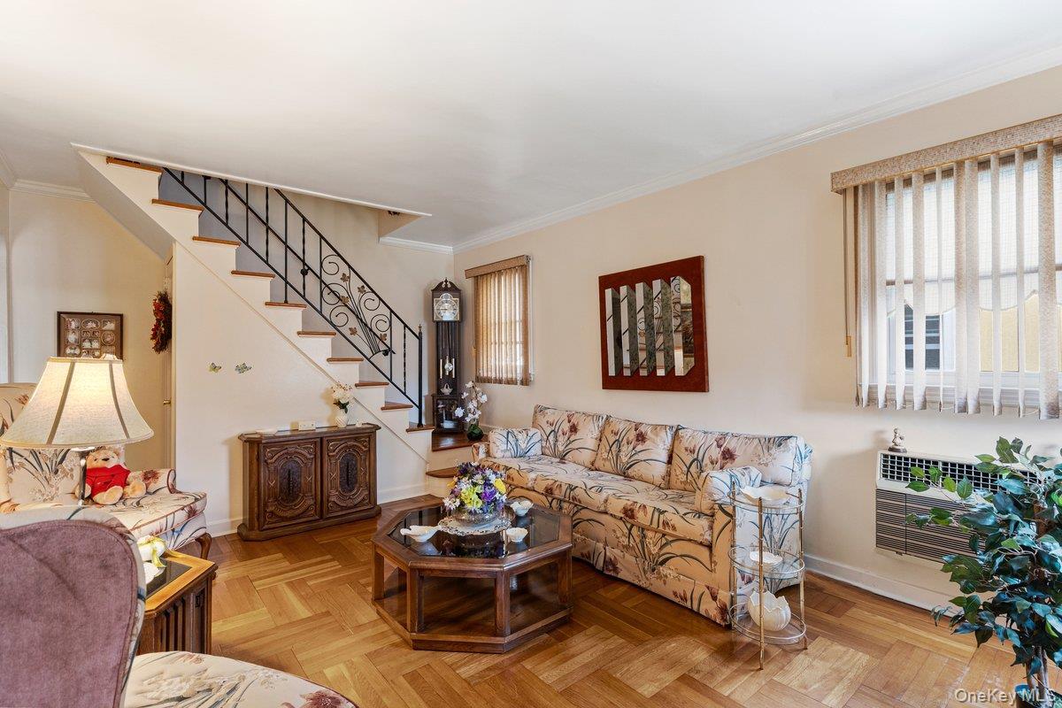 Single Family 8th Avenue Queens, NY 11357, MLS-1002027-4