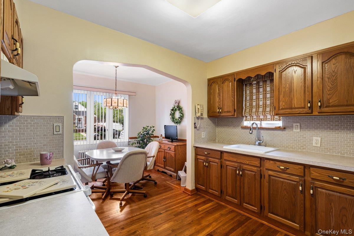 Single Family 8th Avenue Queens, NY 11357, MLS-1002027-8