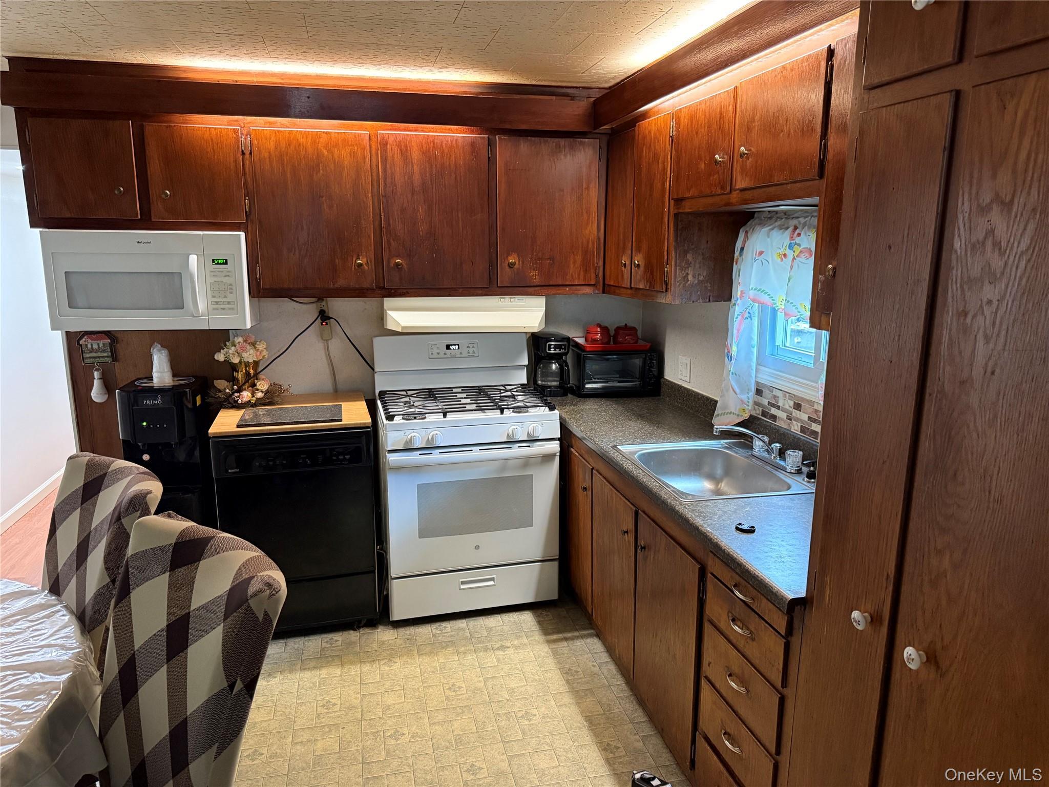 Single Family Quaker Rd Trailer Park Rockland County, NY 10970, MLS-1002048-13