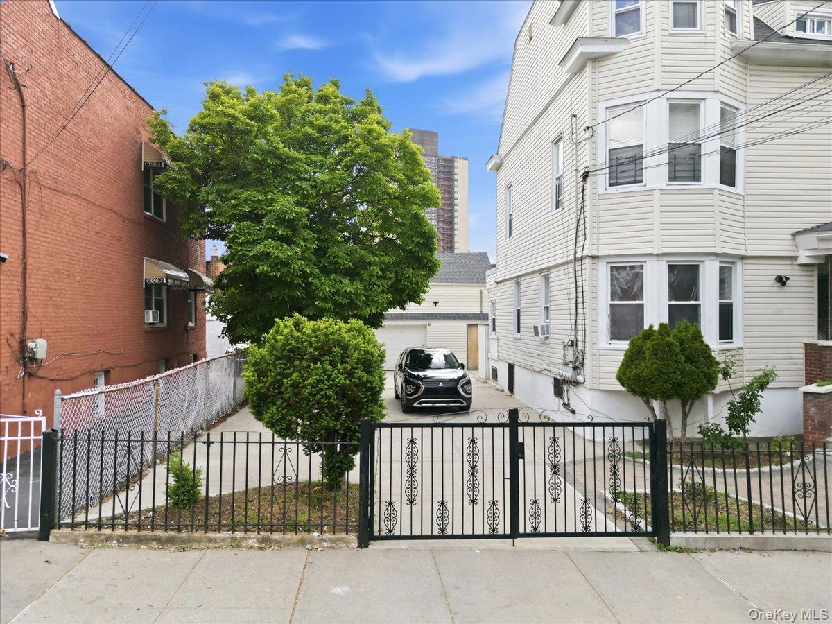 Single Family 215th  Bronx, NY 10467, MLS-1002257-2