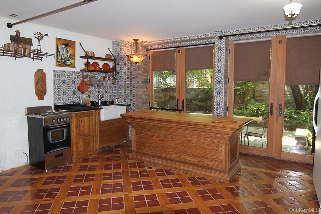 Single Family Manhattan  Manhattan, NY 10027, MLS-1002344-11