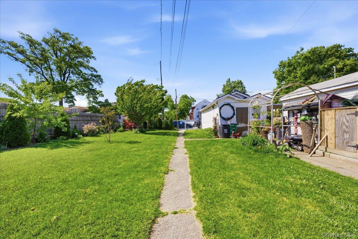 Single Family Schurz Bronx, NY 10465, MLS-1002470-2