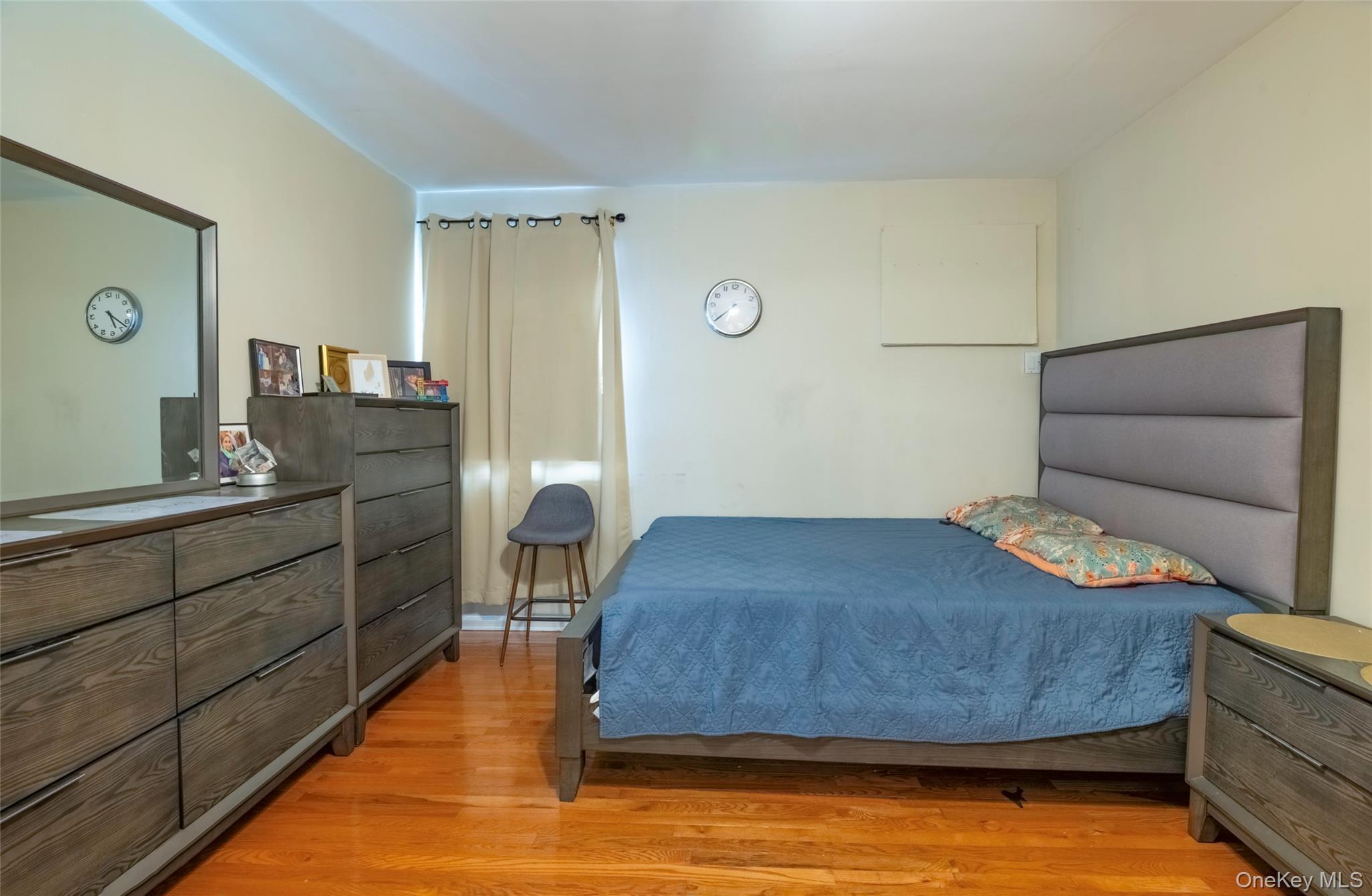 Single Family Reeves Avenue Queens, NY 11367, MLS-1002572-15