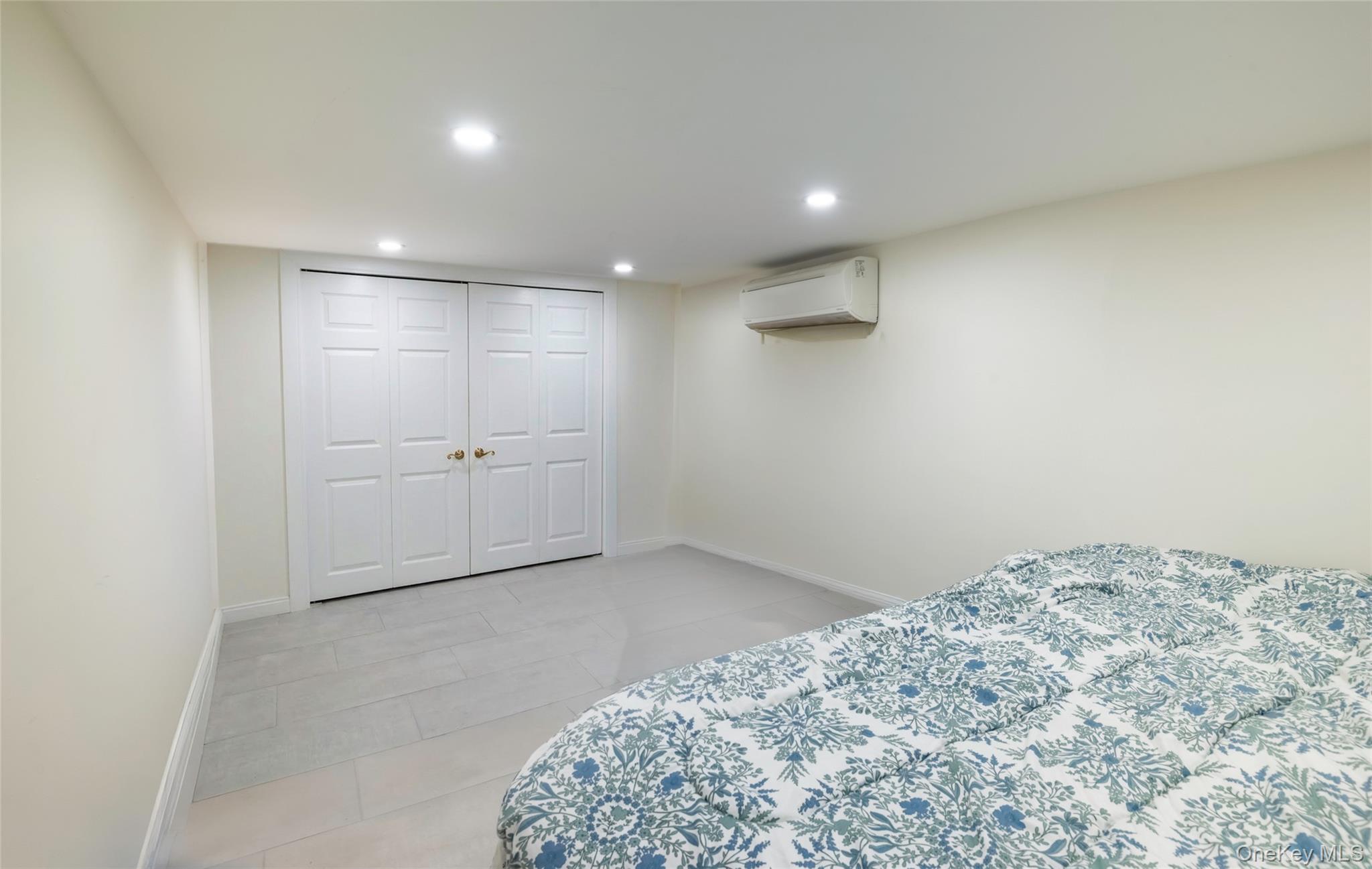 Single Family Reeves Avenue Queens, NY 11367, MLS-1002572-16