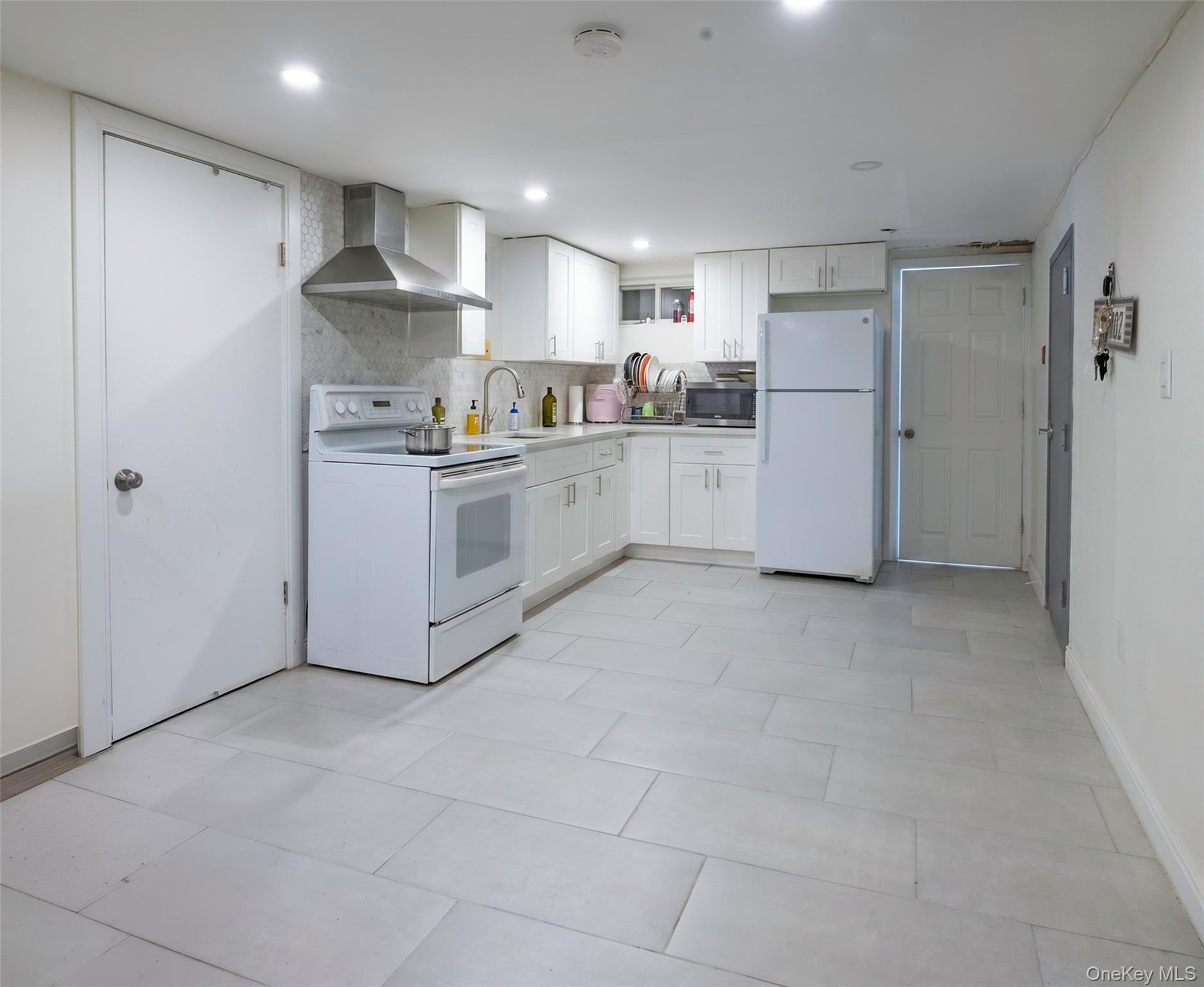 Single Family Reeves Avenue Queens, NY 11367, MLS-1002572-18