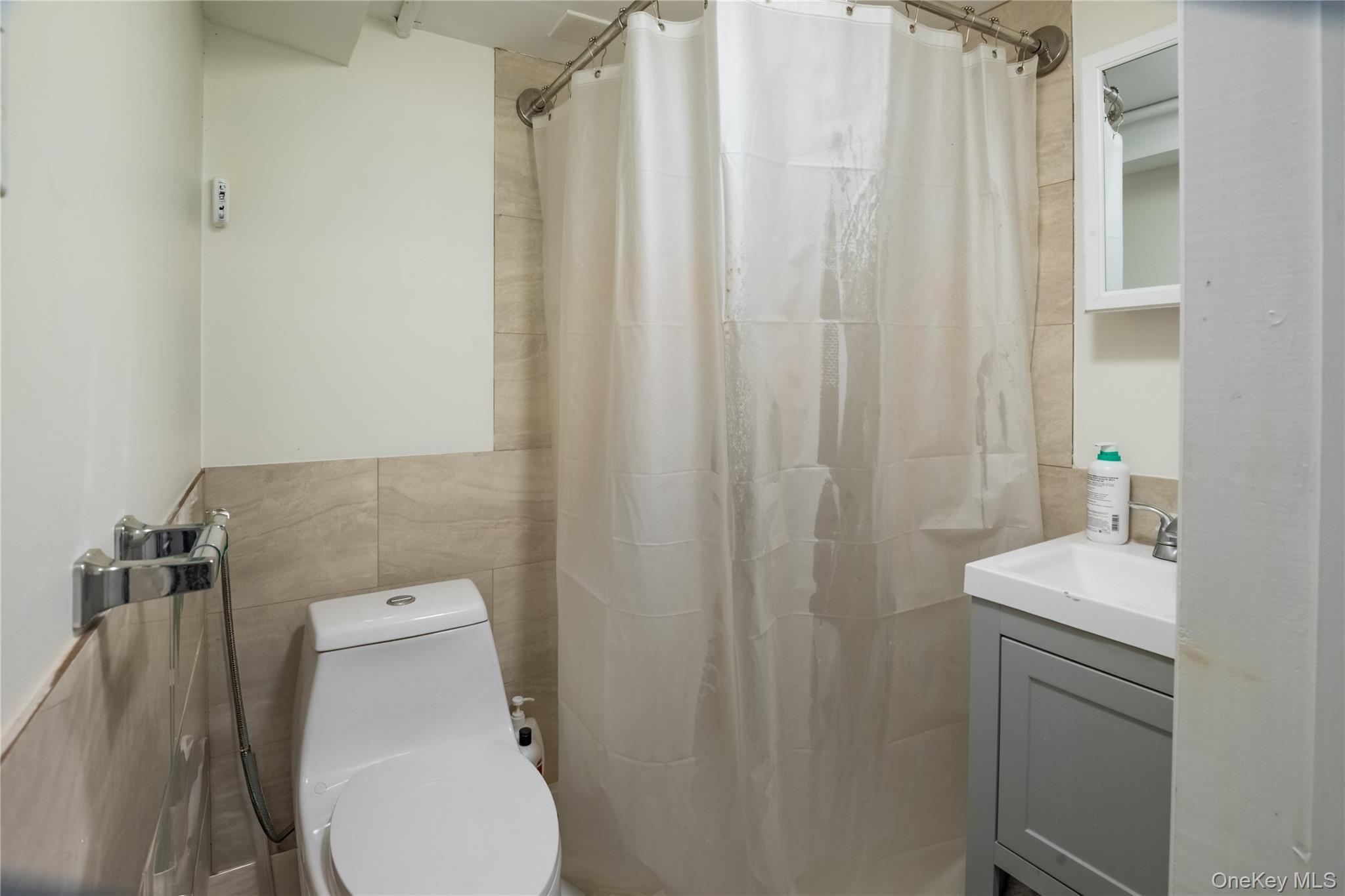 Single Family Reeves Avenue Queens, NY 11367, MLS-1002572-19
