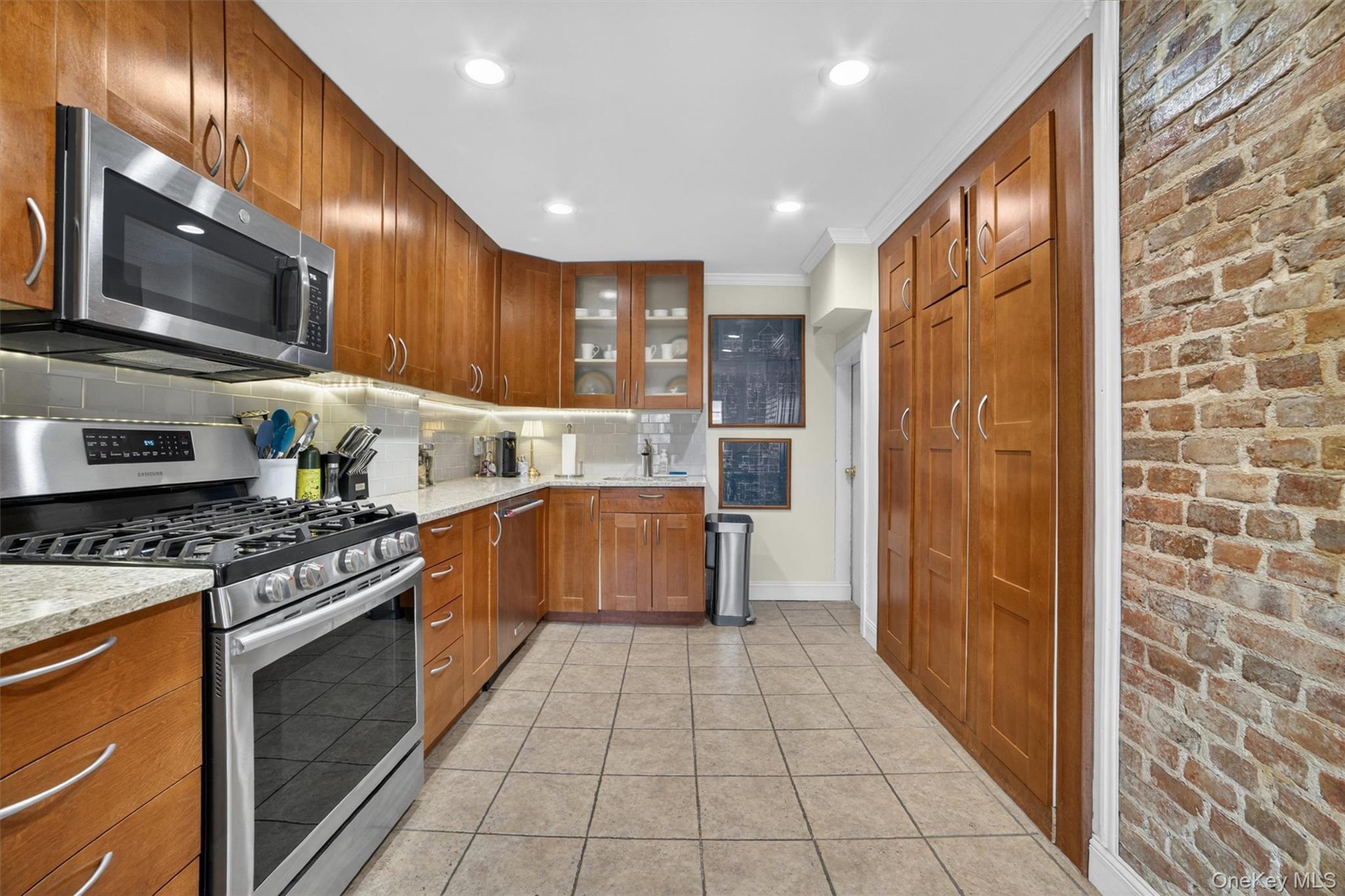 Single Family Herkimer Bronx, NY 10470, MLS-1002754-12