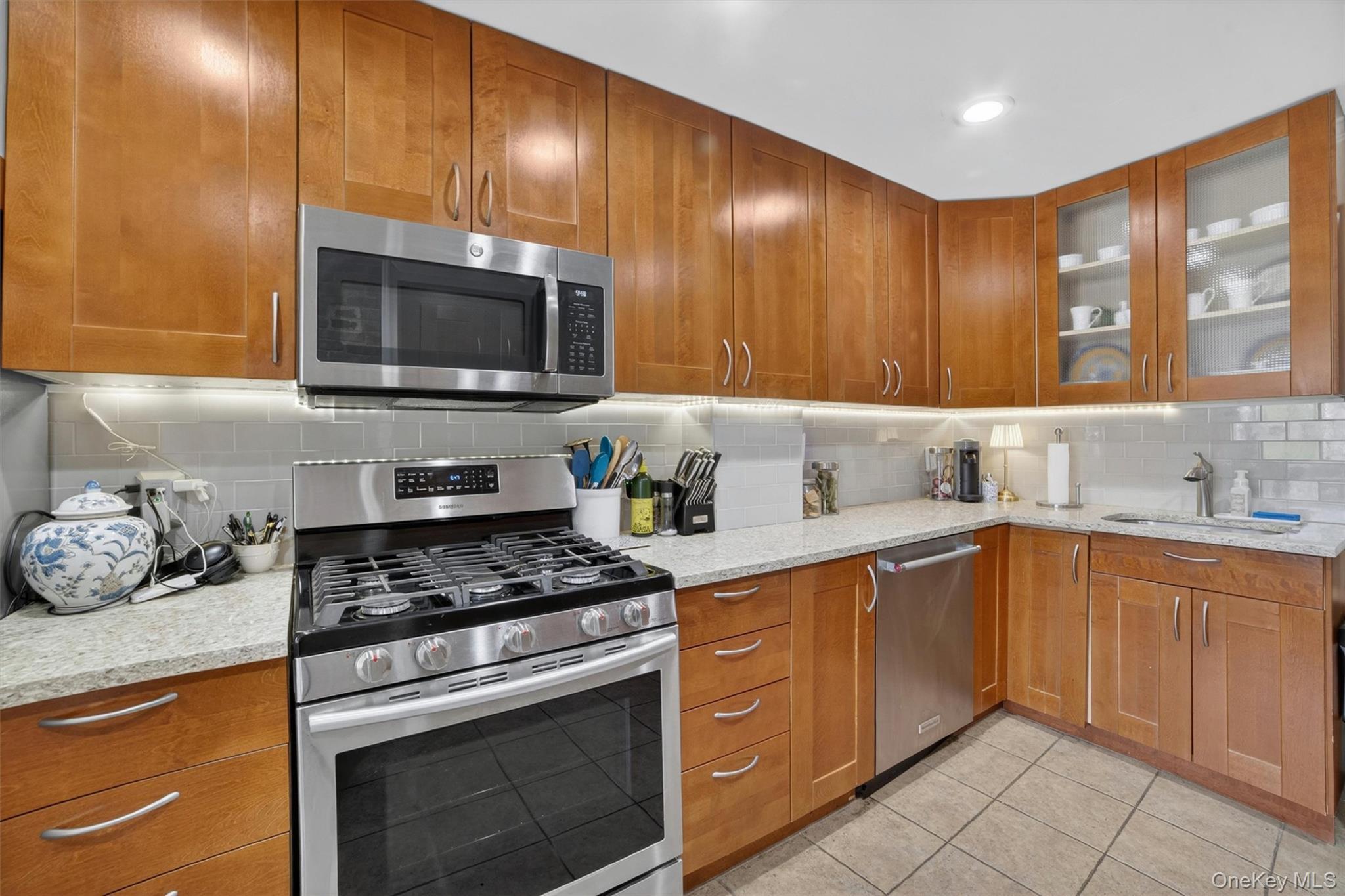 Single Family Herkimer Bronx, NY 10470, MLS-1002754-15