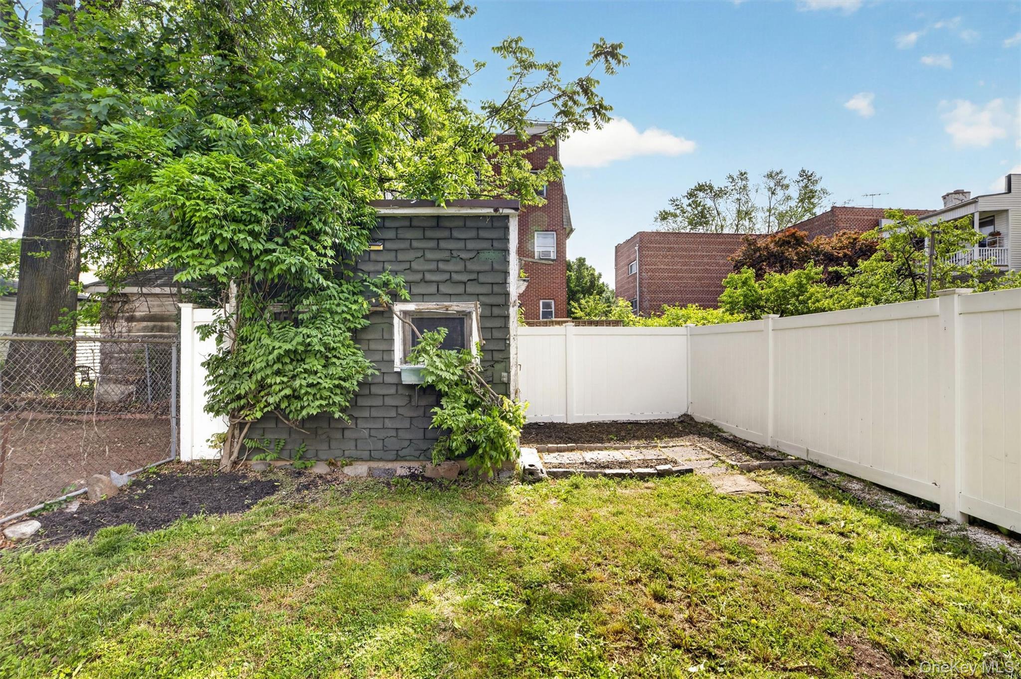 Single Family Herkimer Bronx, NY 10470, MLS-1002754-34