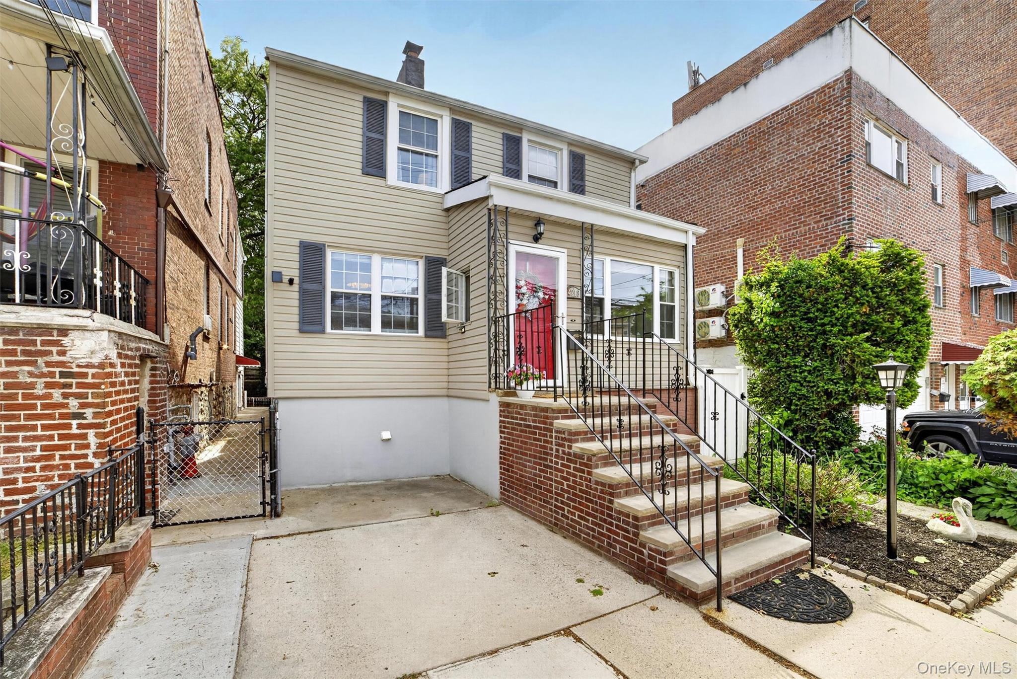 Single Family Herkimer Bronx, NY 10470, MLS-1002754-40
