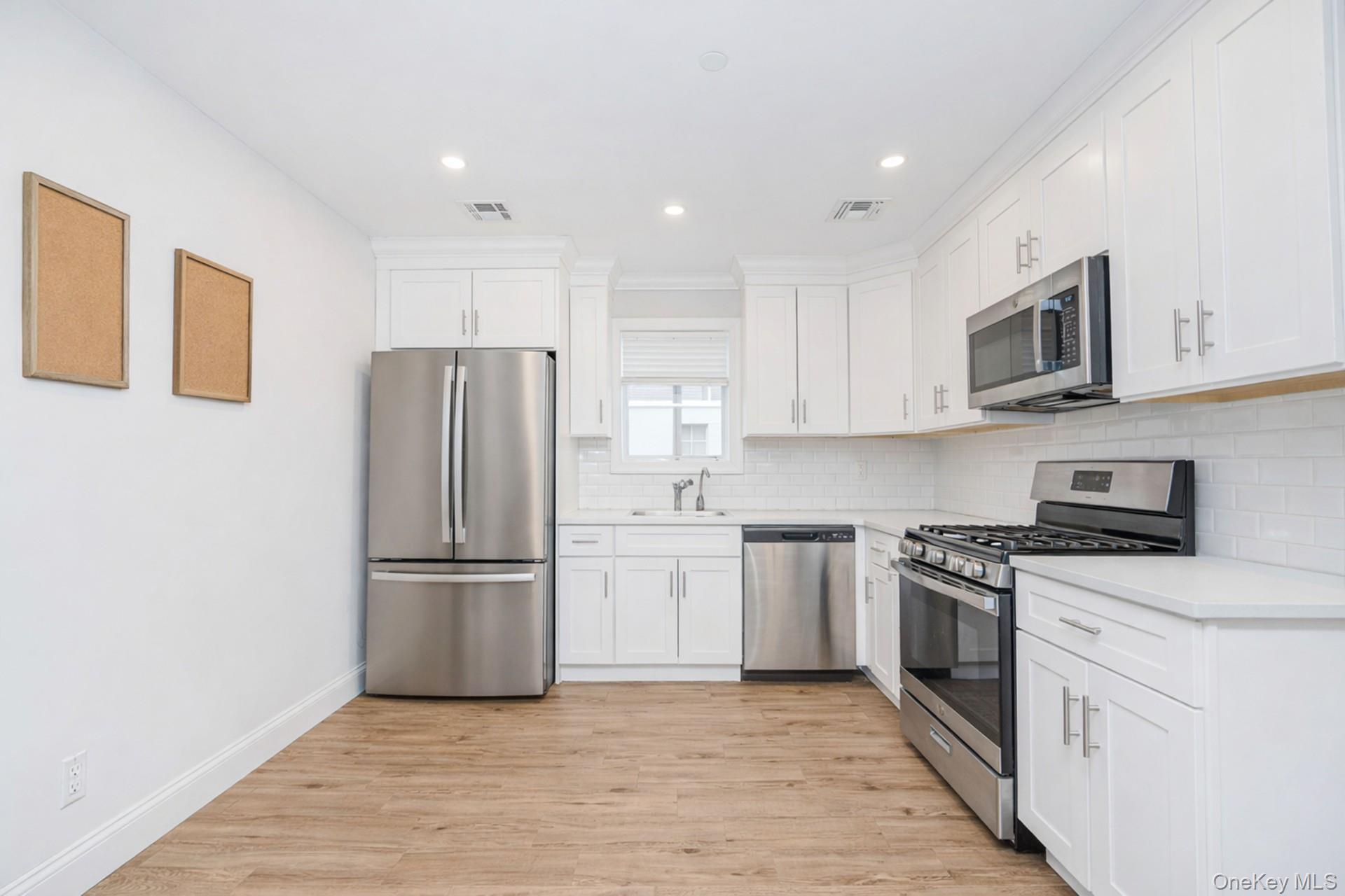 Single Family Mac Gregor Street Staten Island, NY 10309, MLS-1002828-10