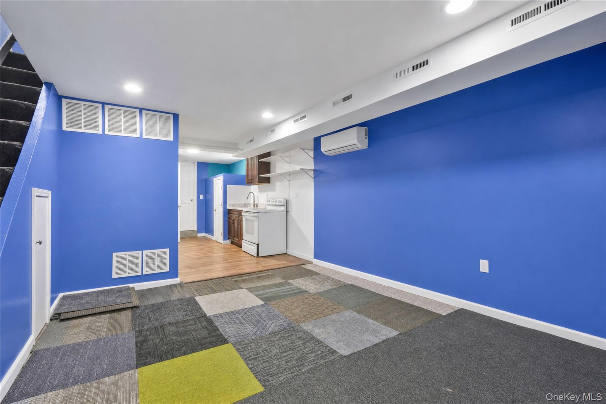Single Family 201st Queens, NY 11423, MLS-1002934-25