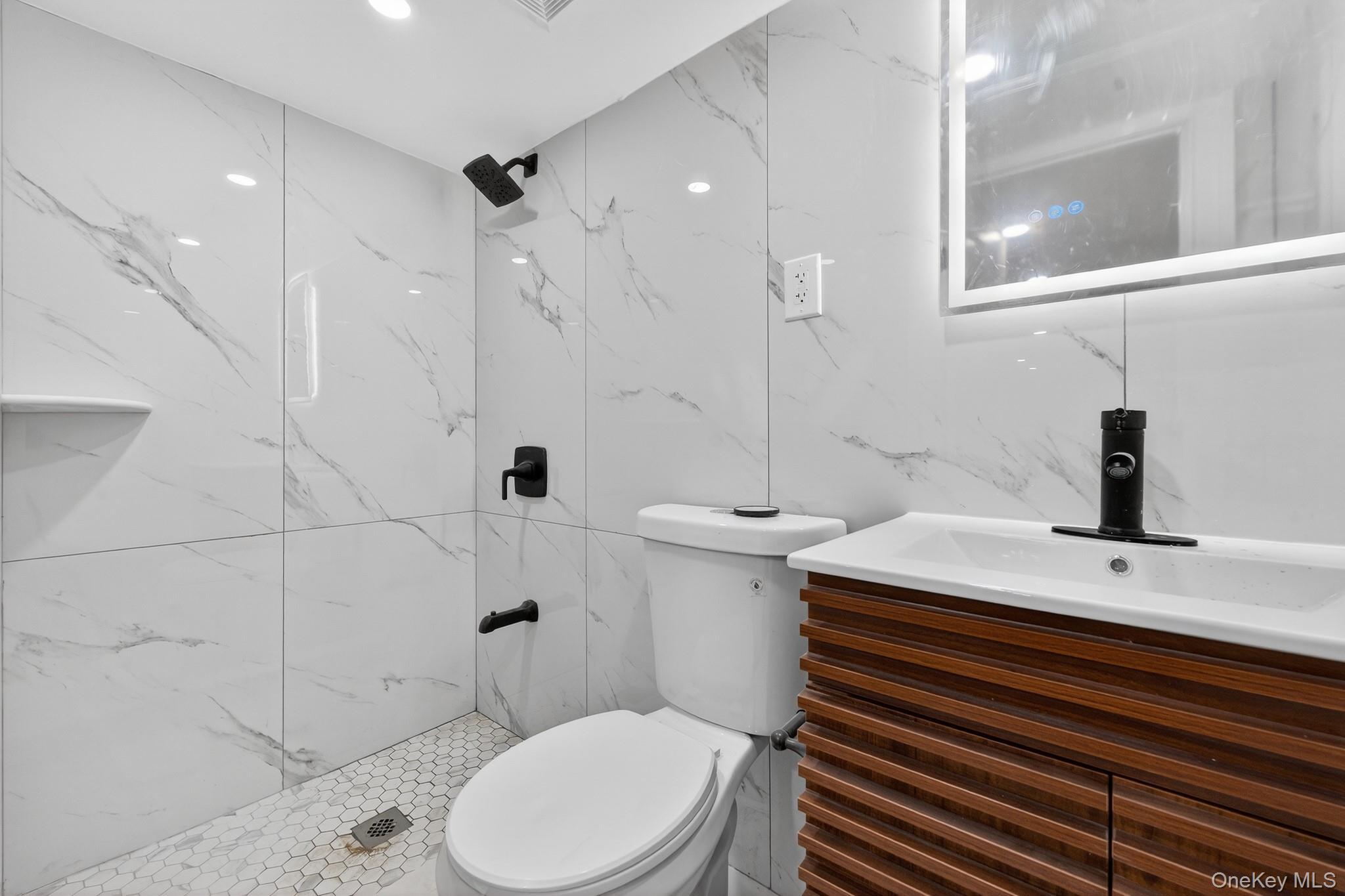 Single Family Murdock Avenue Bronx, NY 10466, MLS-1002937-11