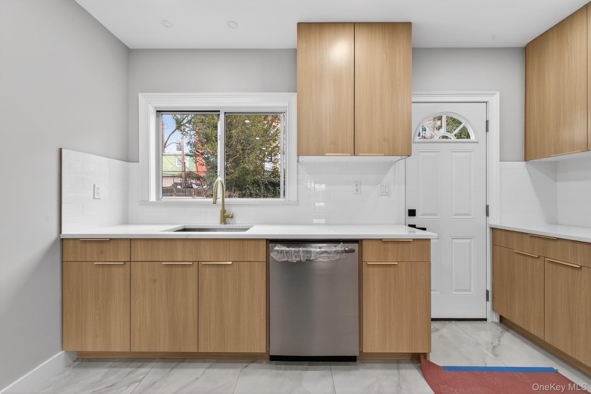 Single Family Murdock Avenue Bronx, NY 10466, MLS-1002937-4