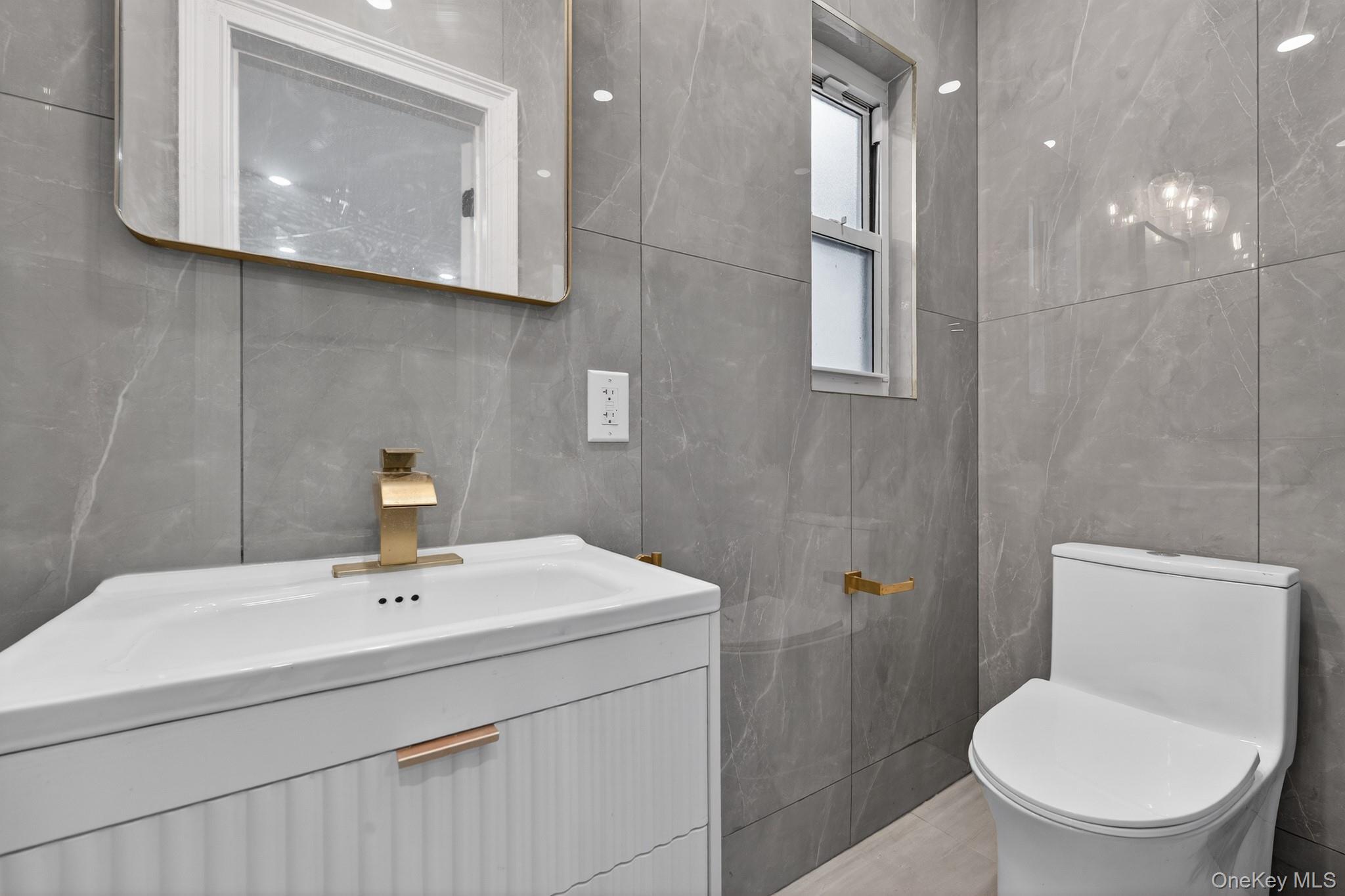 Single Family Murdock Avenue Bronx, NY 10466, MLS-1002937-5