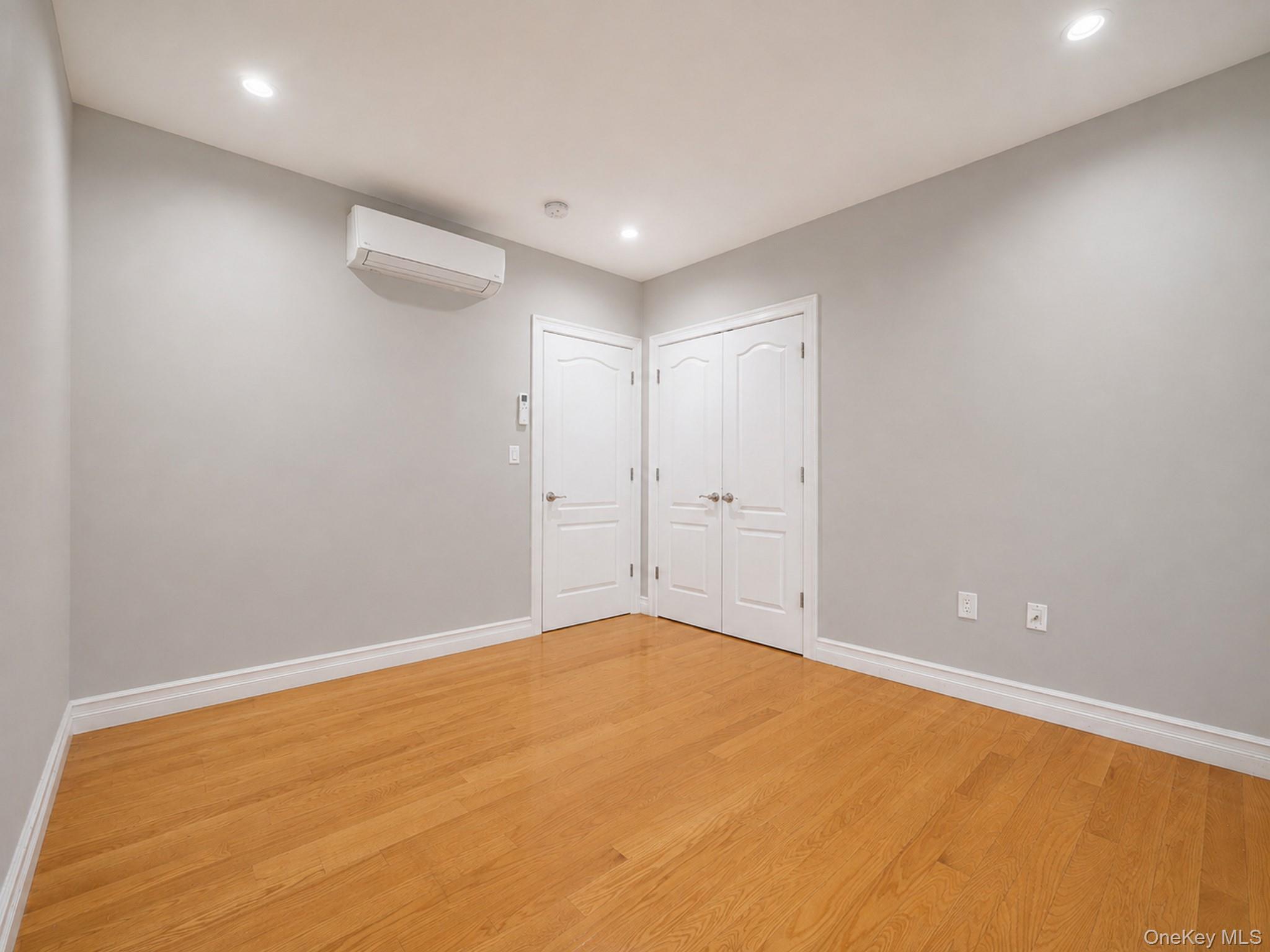 Single Family Saunders Street Queens, NY 11374, MLS-1002979-7