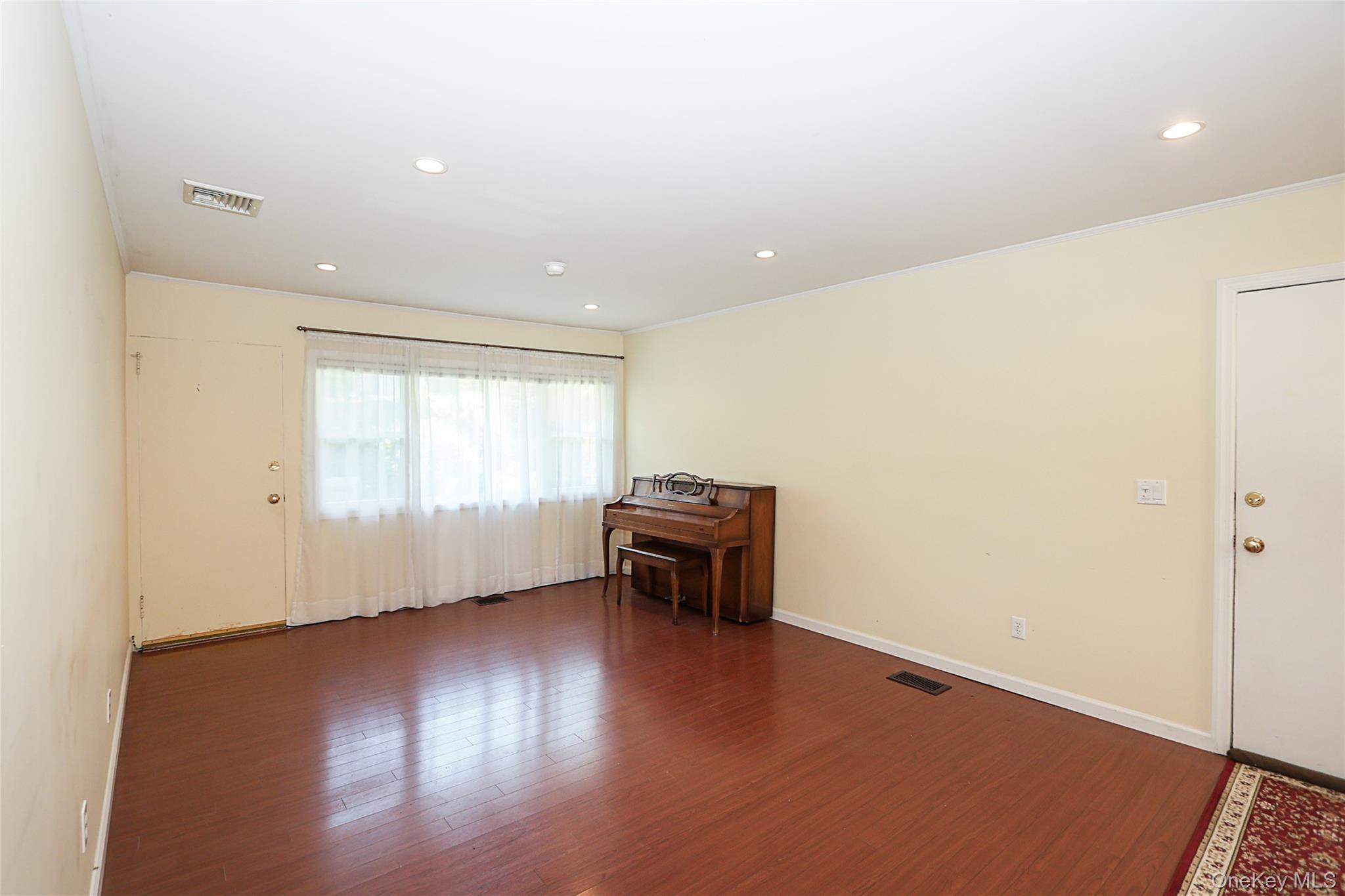 Single Family Ronan Road  Nassau County, NY 11542, MLS-1002991-7