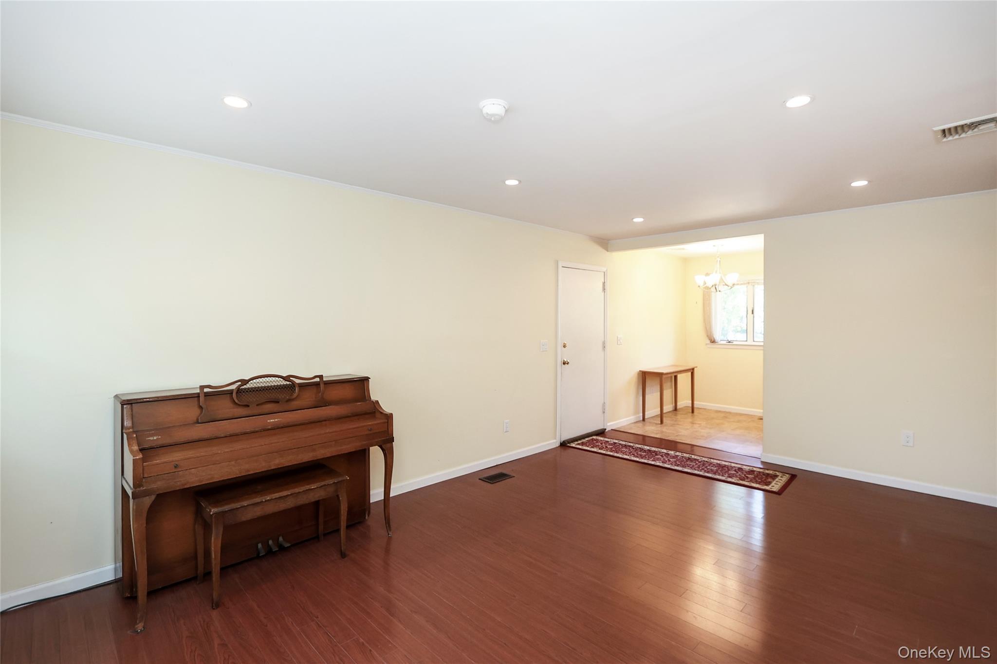 Single Family Ronan Road  Nassau County, NY 11542, MLS-1002991-8