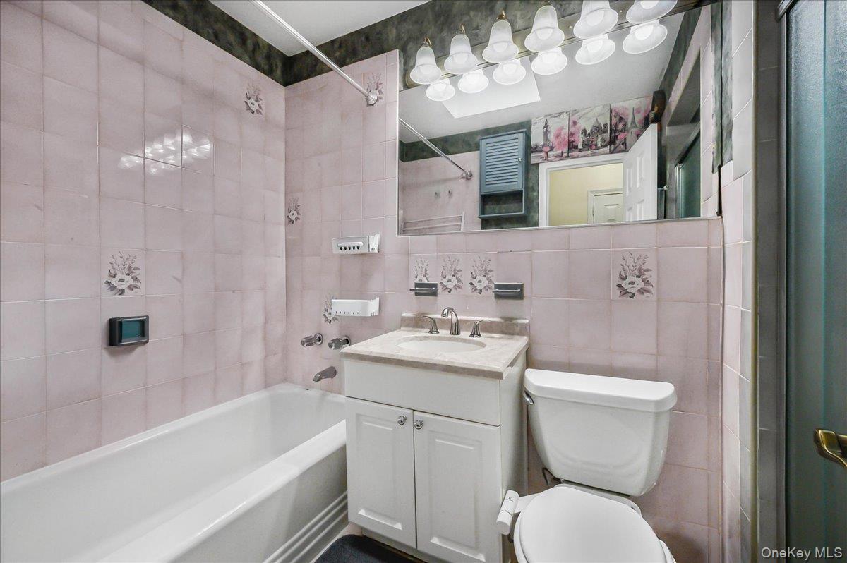 Single Family Little Neck Queens, NY 11001, MLS-1003035-10