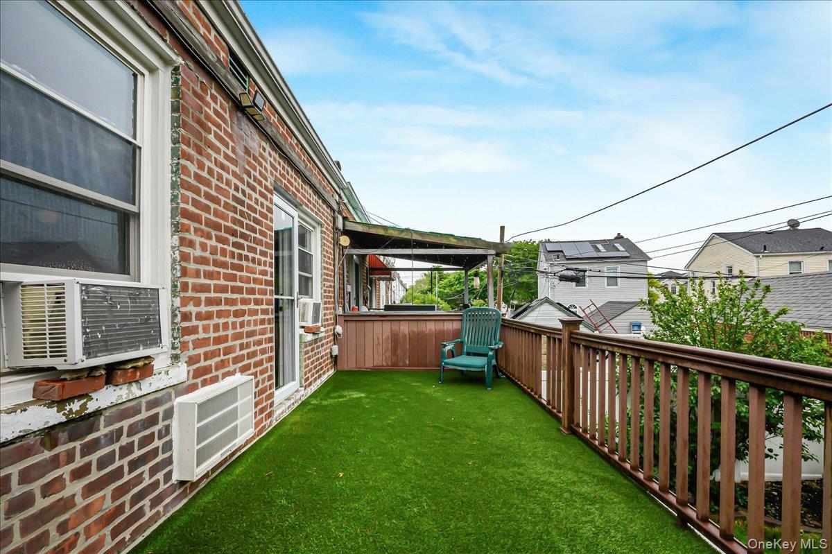 Single Family Little Neck Queens, NY 11001, MLS-1003035-2