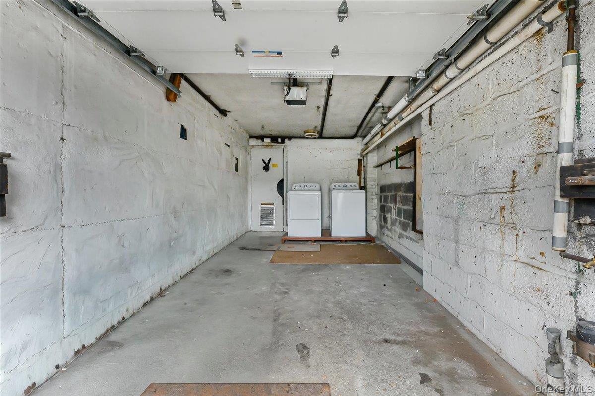 Single Family Little Neck  Queens, NY 11001, MLS-1003035-24