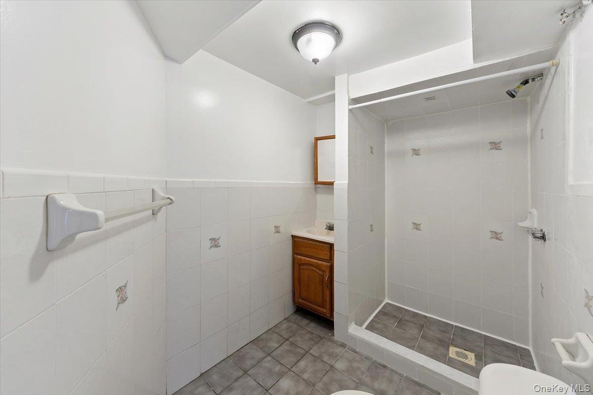 Single Family Powell Bronx, NY 10462, MLS-1003099-19